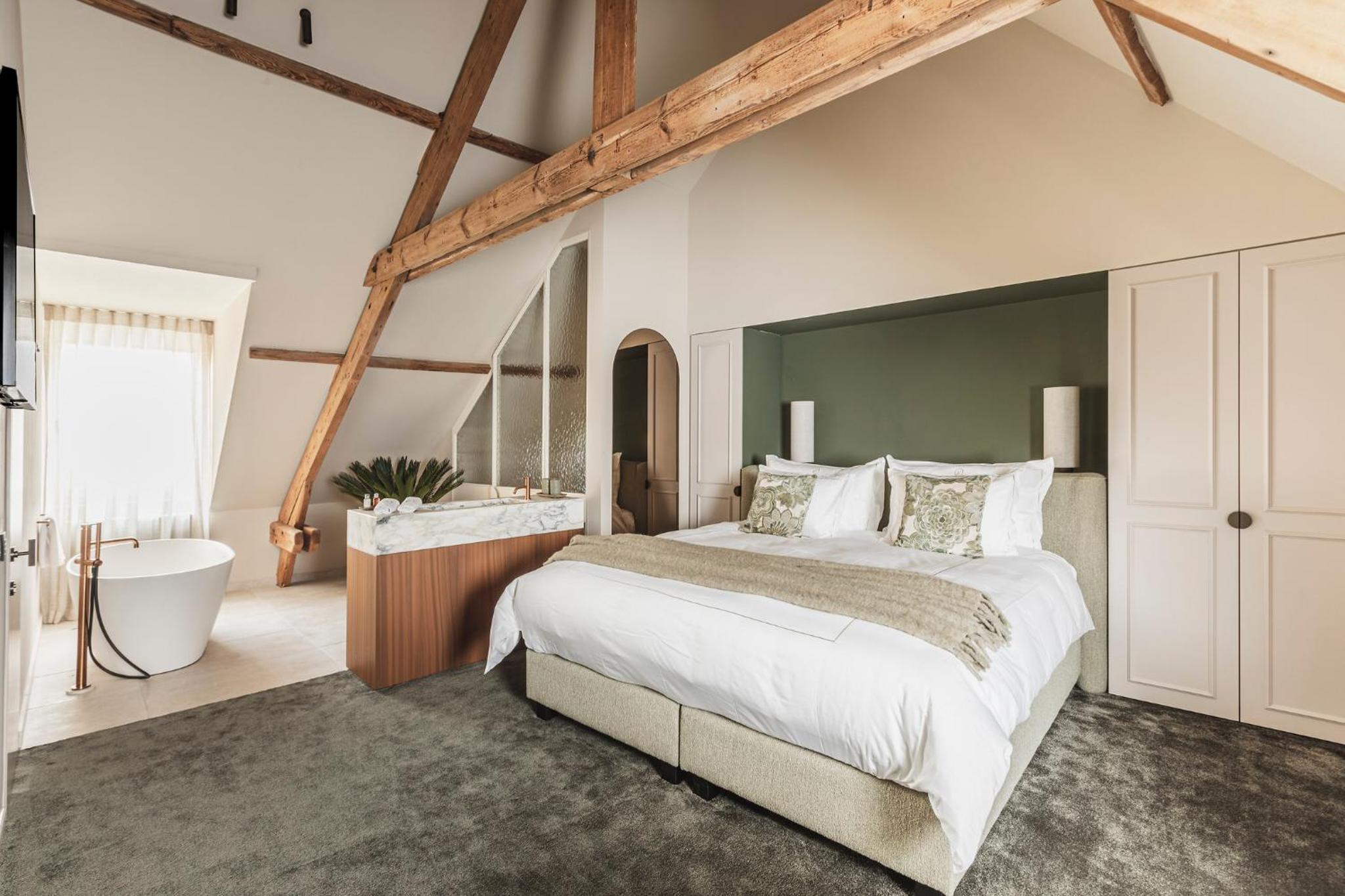 Deluxe Double Room with Bath