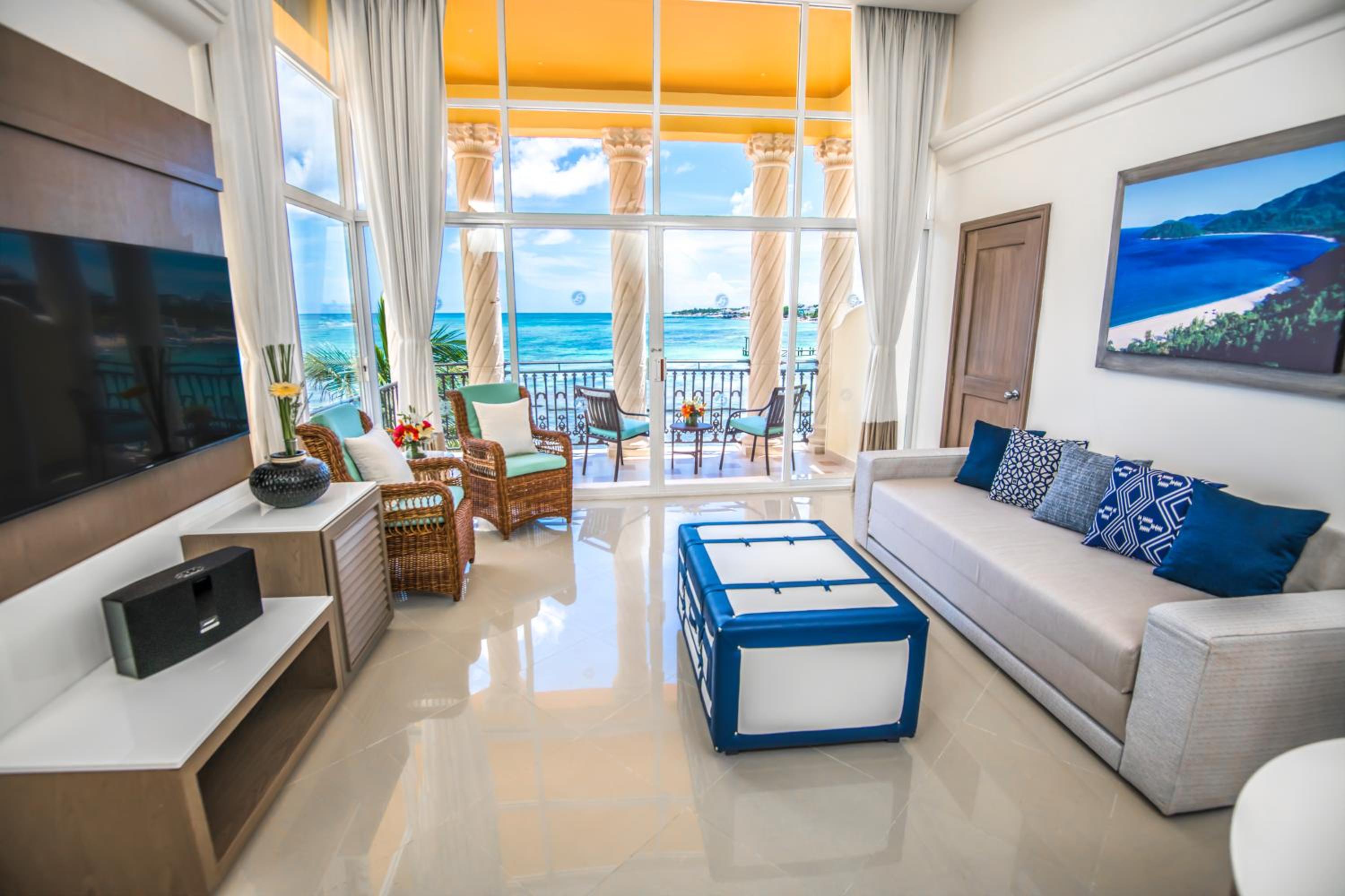 Master One Bedroom Premium Suite, 1 King Bed, Oceanfront  - Photo 8