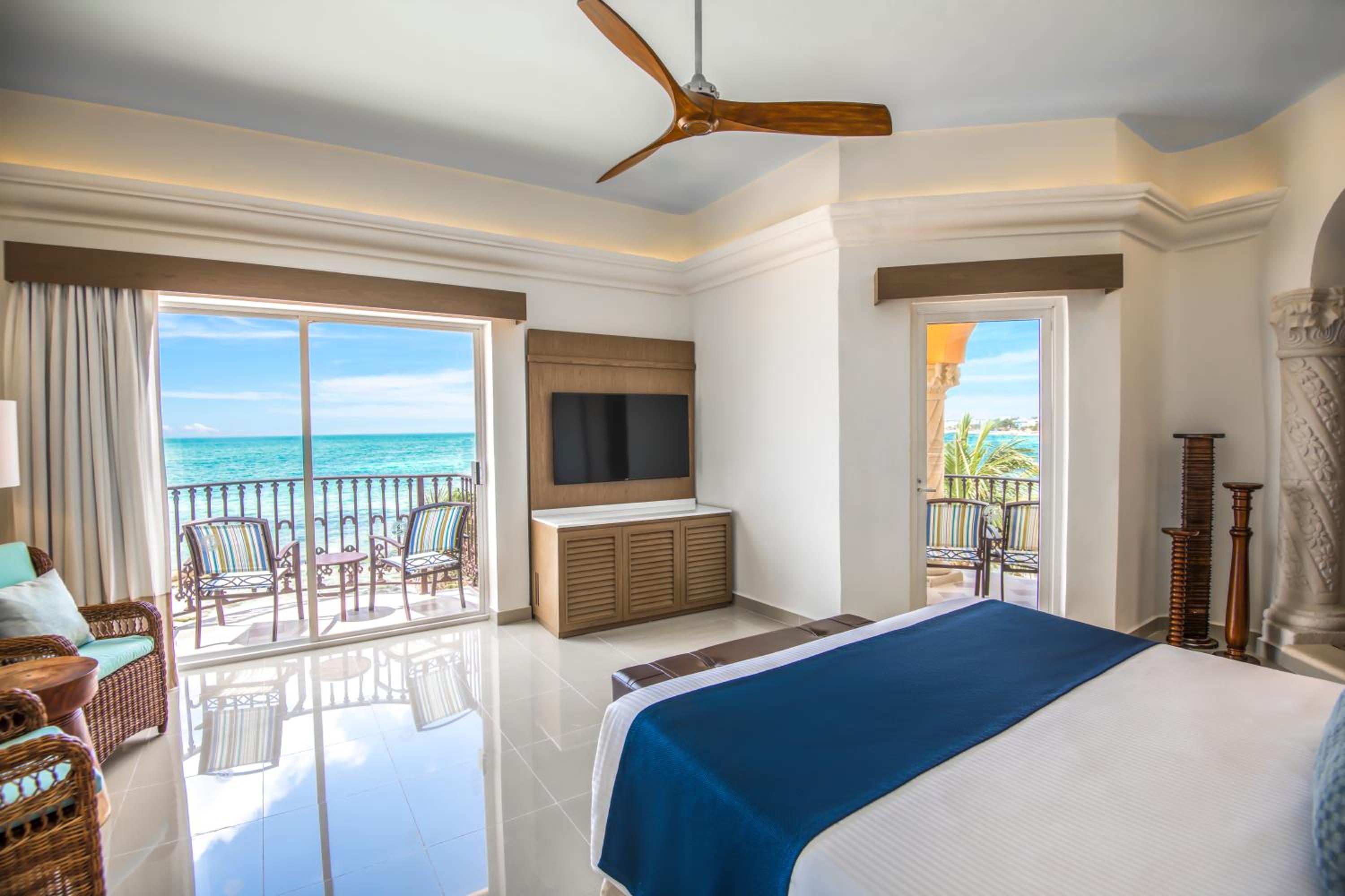 Master One Bedroom Premium Suite, 1 King Bed, Oceanfront  - Photo 6