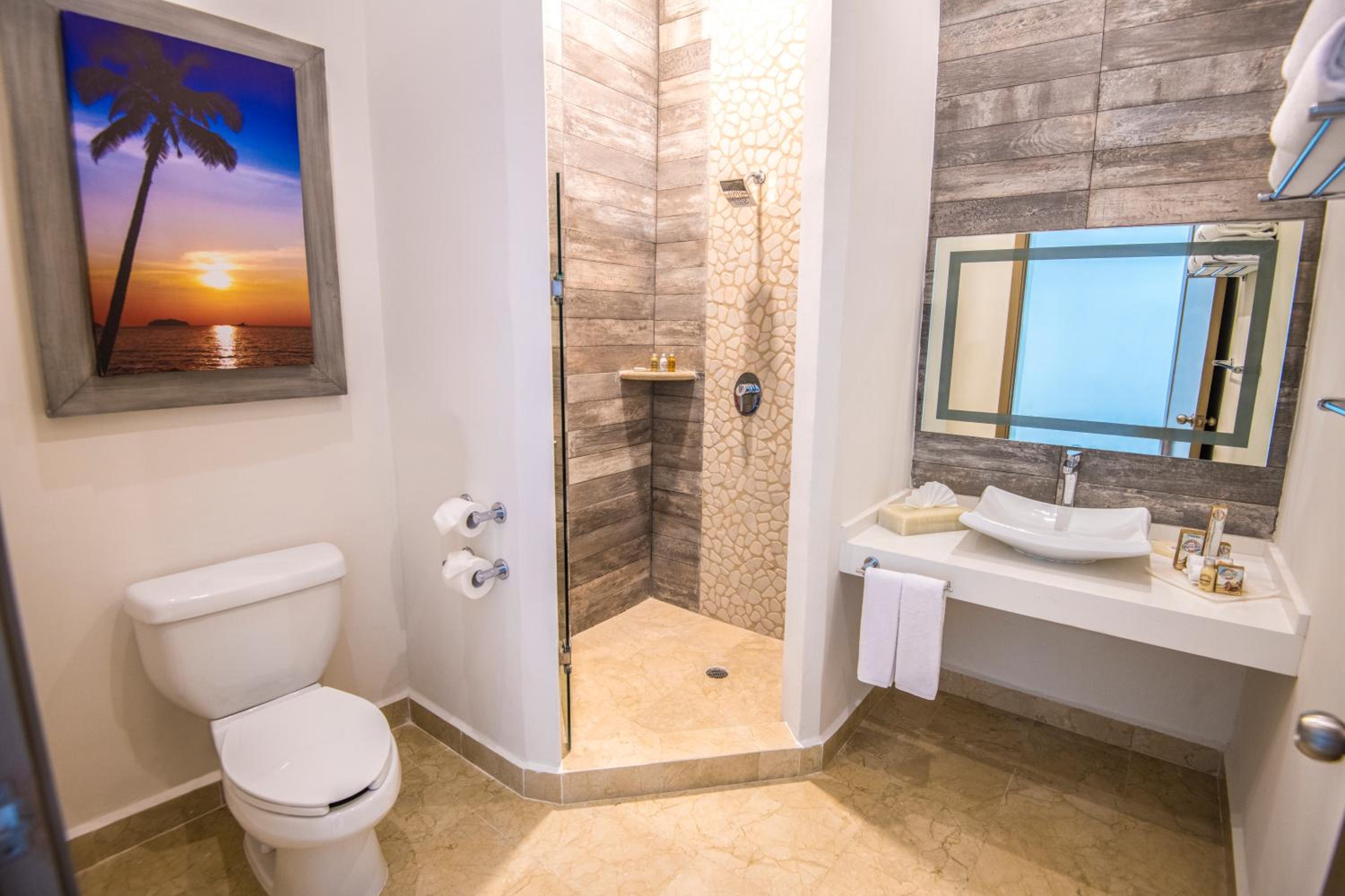 Master One Bedroom Premium Suite, 1 King Bed, Oceanfront  - Photo 3