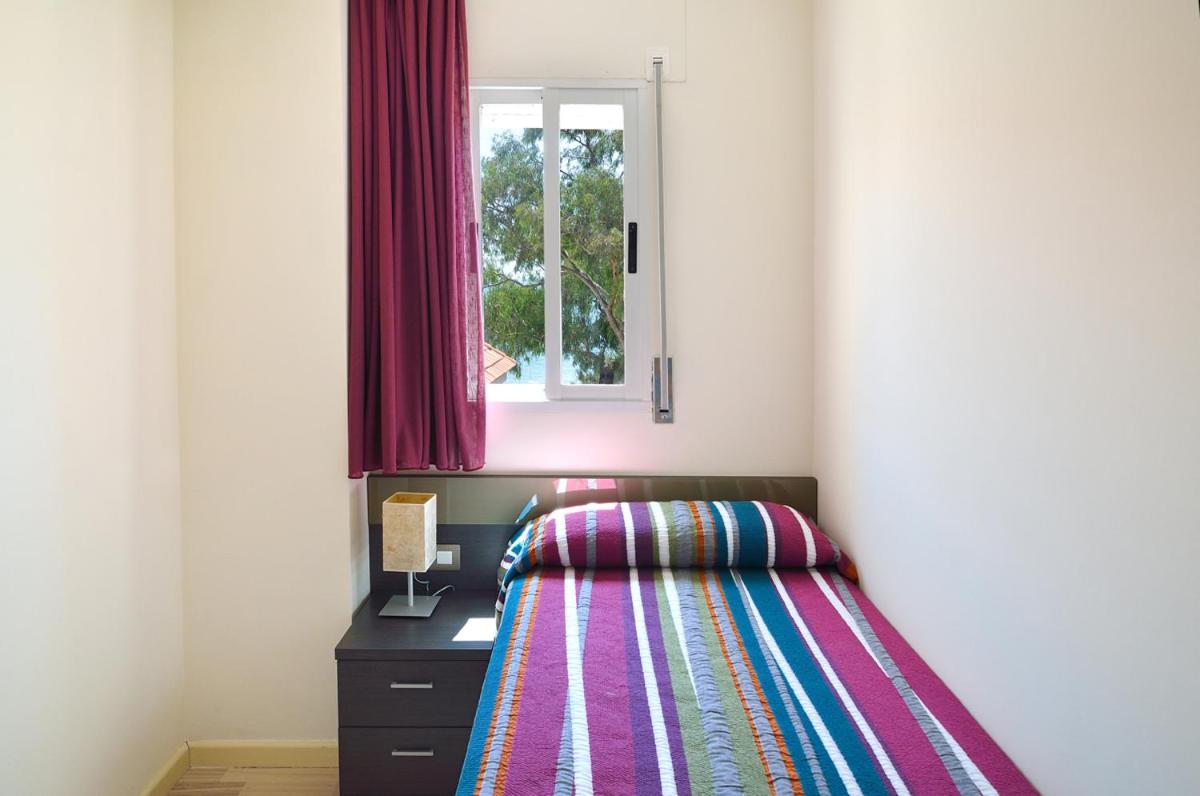 Apartamento de cuatro habitaciones con balcón y vista (5-8 adultos)