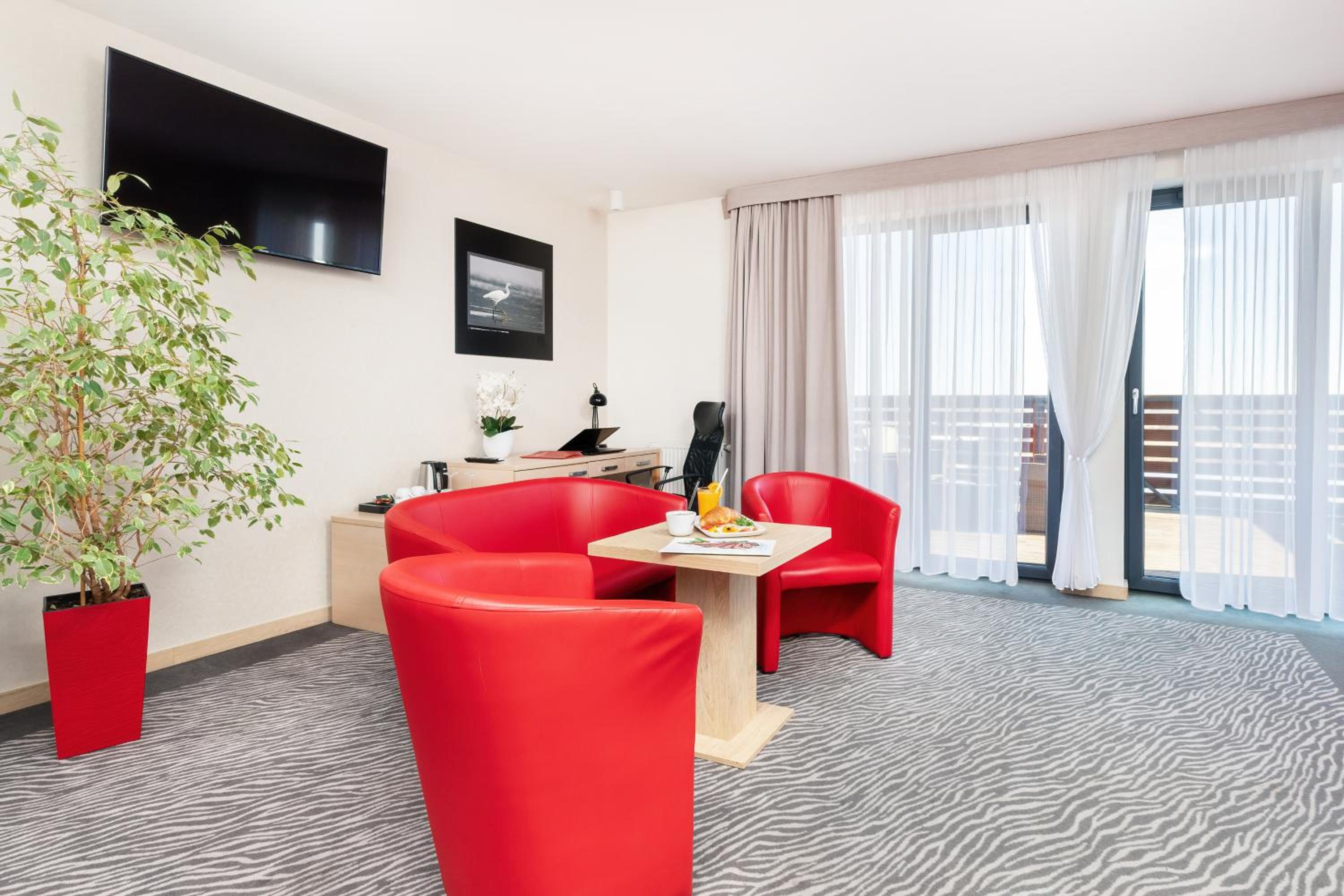 Deluxe Double Room with River View - Photo 6