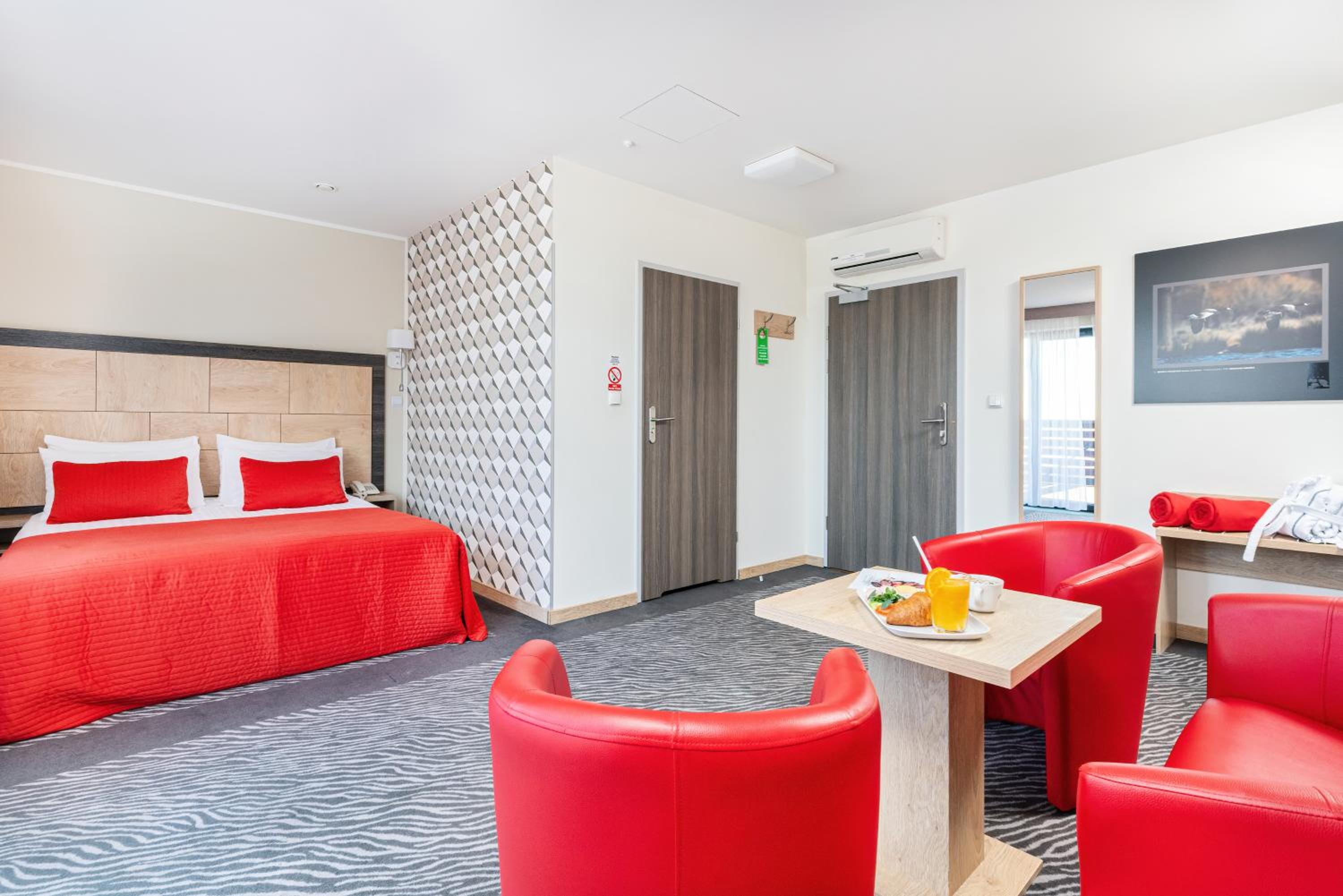 Deluxe Double Room with River View - Photo 3