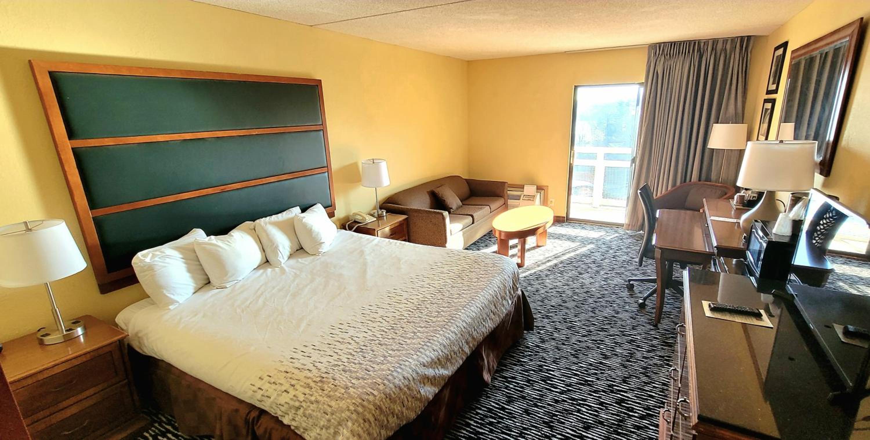 King Room with Lake View - Photo 5