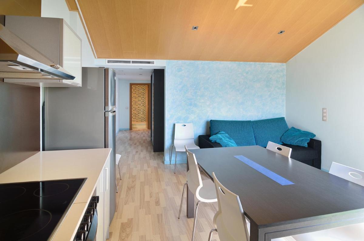 Apartamento de dos habitaciones con terraza y vistas al mar (4-6 adultos)