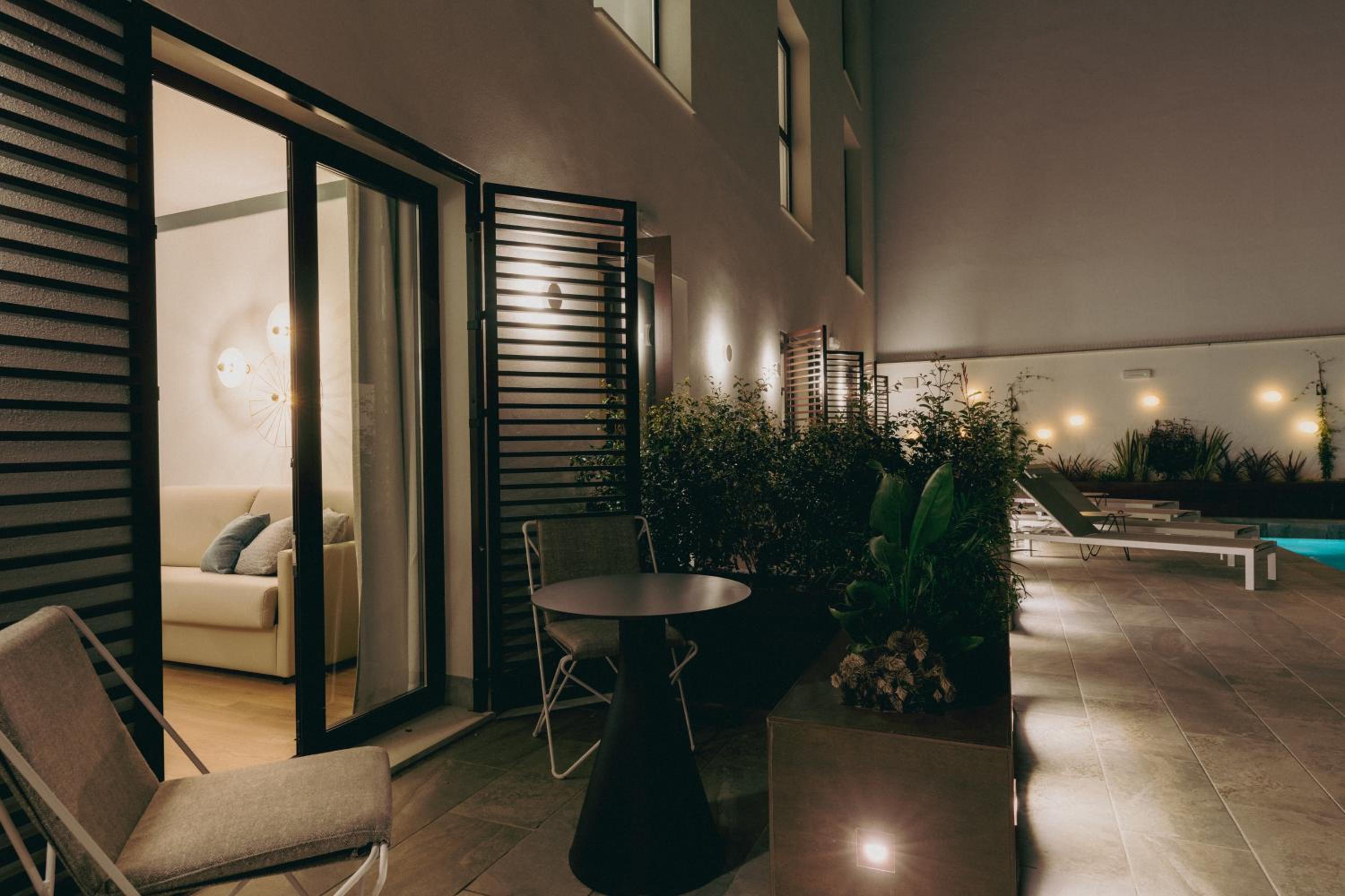 Deluxe One-Bedroom Apartment with Terrace - Photo 7