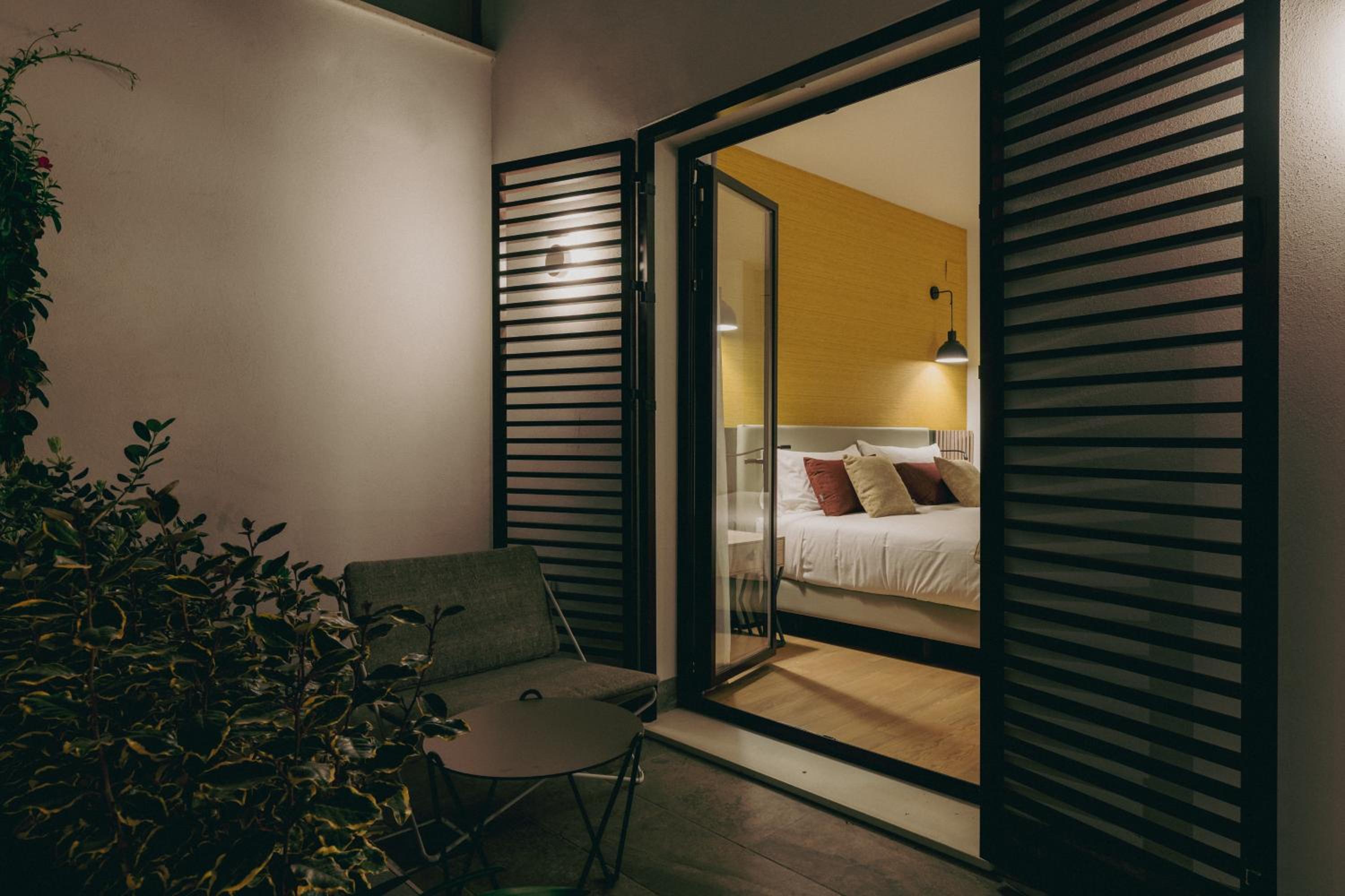 Deluxe One-Bedroom Apartment with Terrace - Photo 8