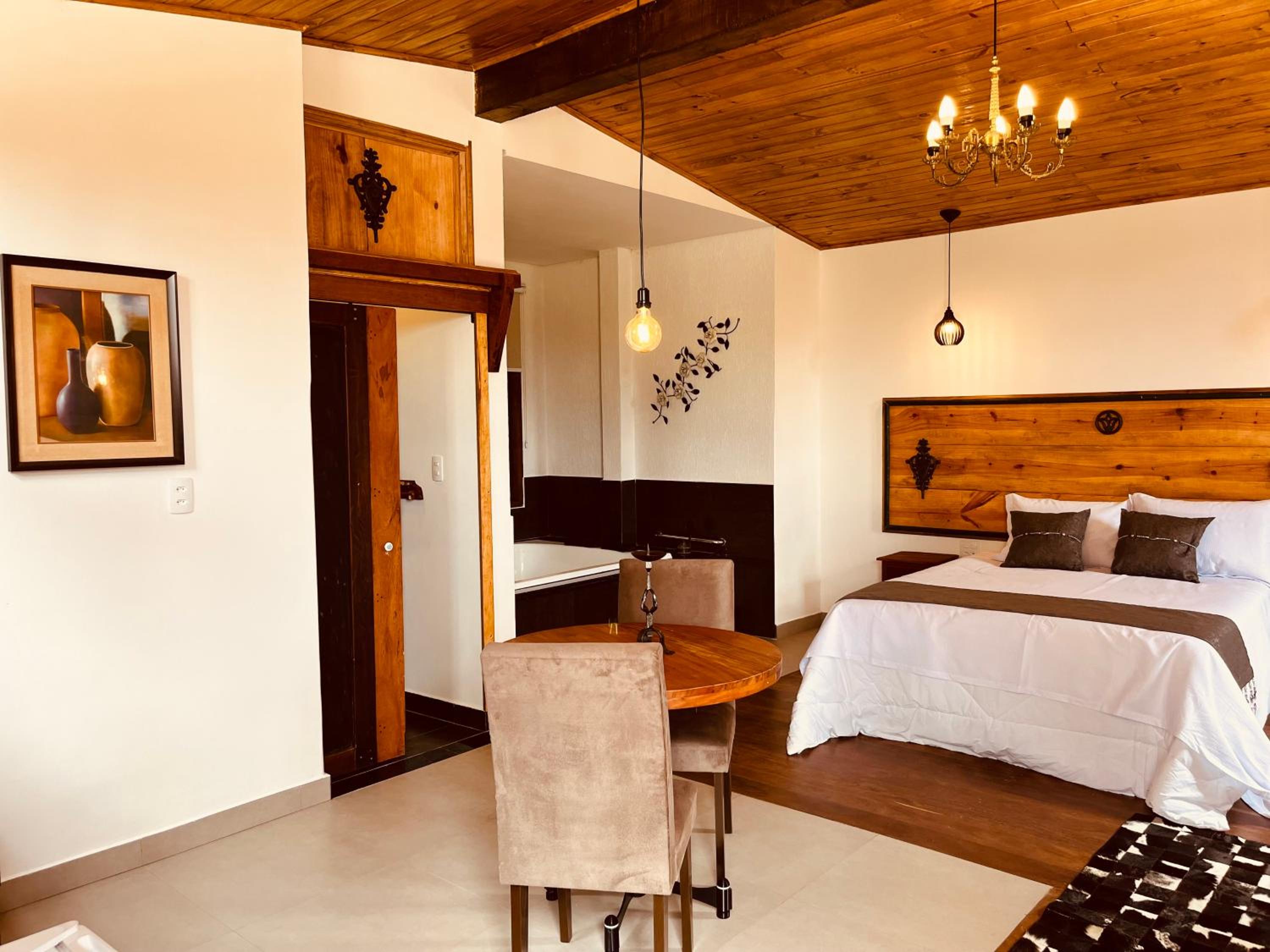 Deluxe Suite with Spa Bath photo 2
