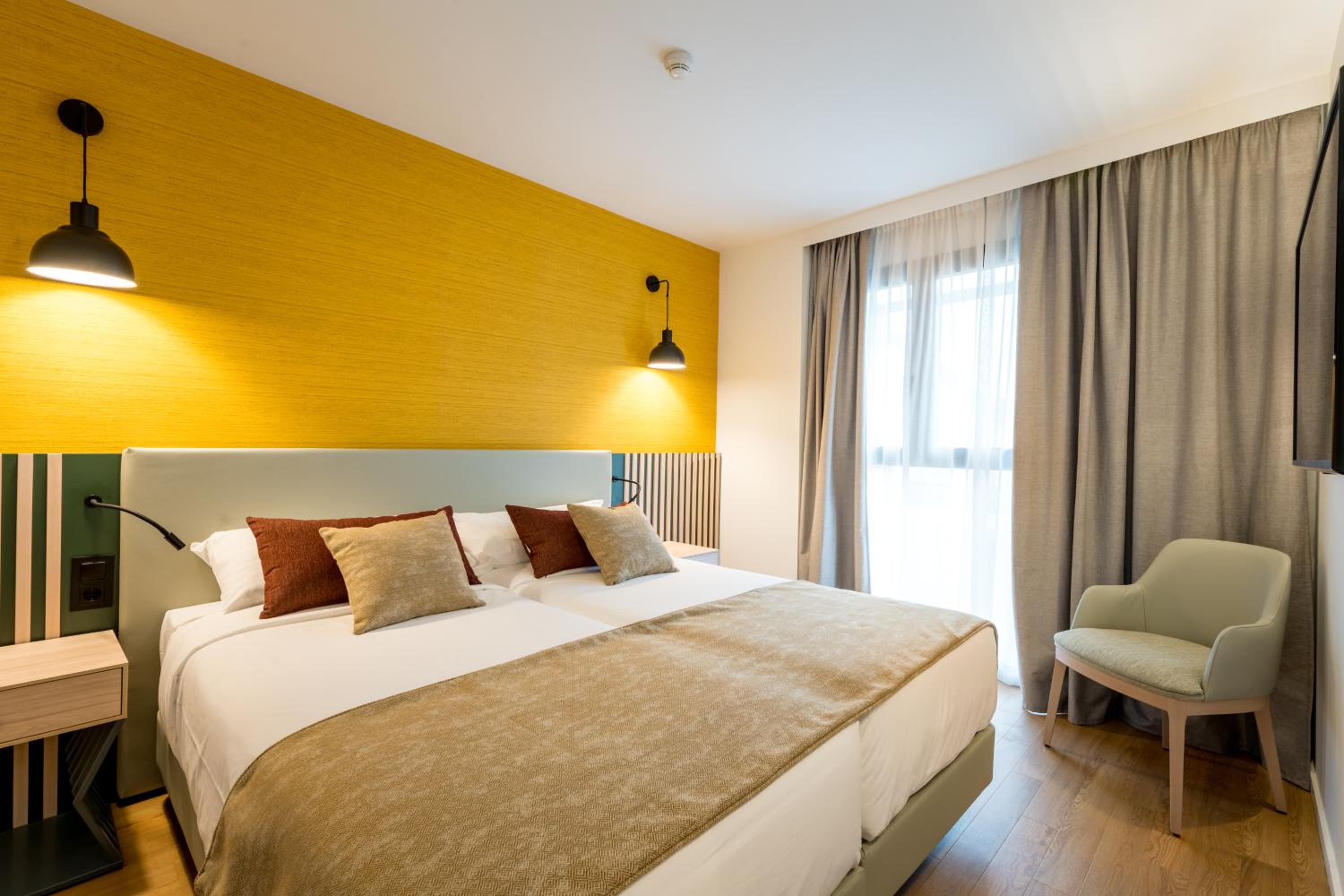 Executive One-Bedroom Apartment - Twin Beds - Photo 1
