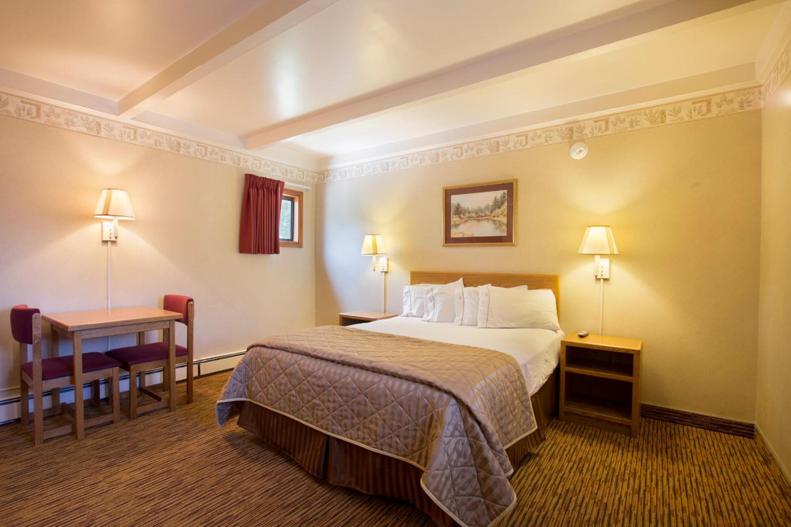 Queen Room photo 1