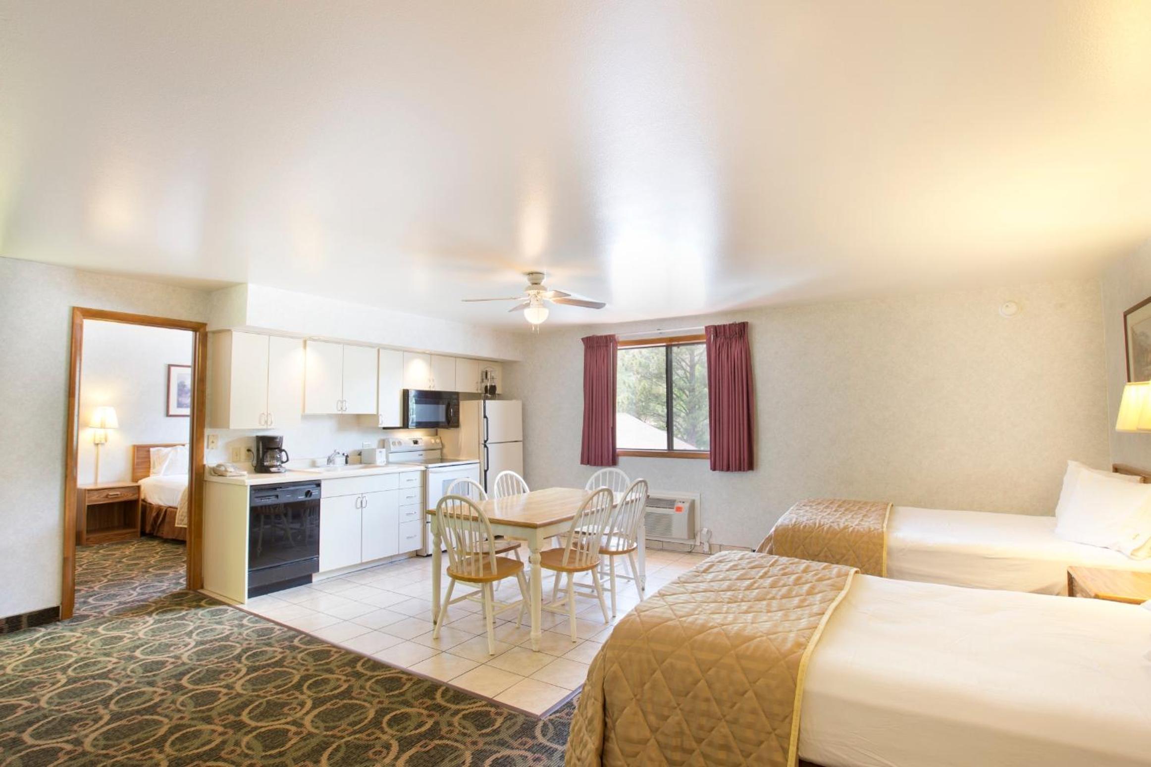 Three Queen Beds with Kitchen photo 1