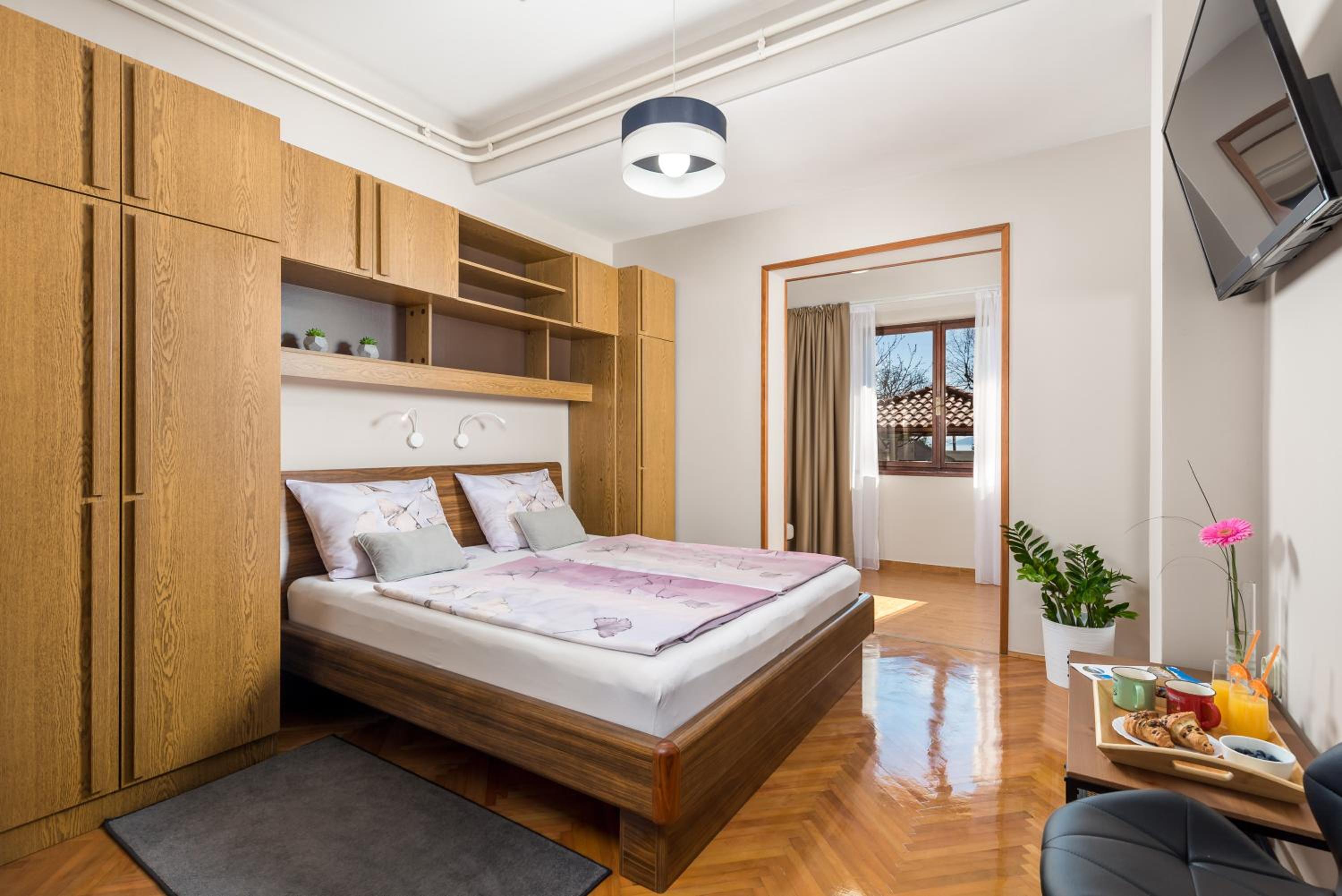 Large Double Room photo 1