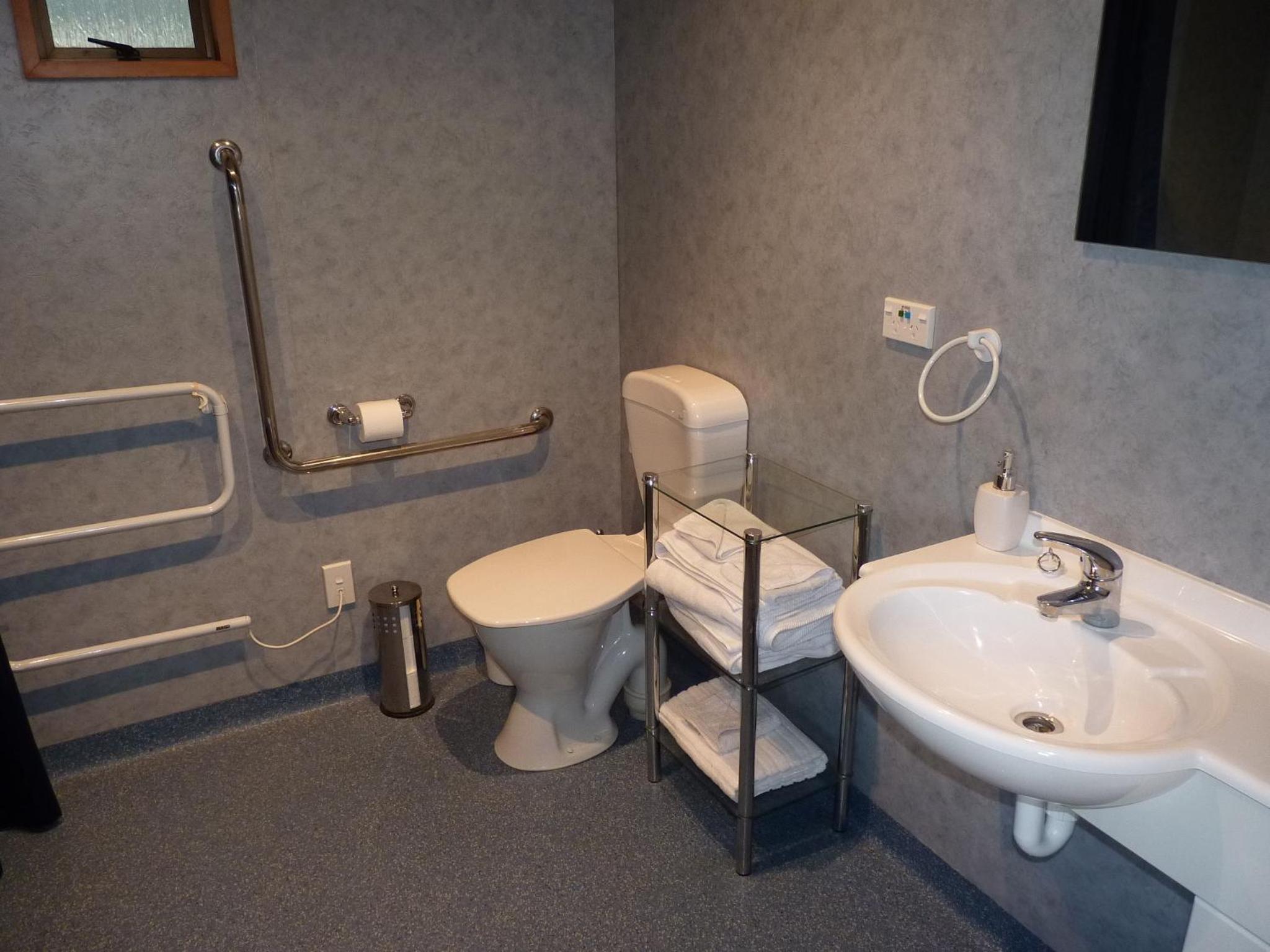 Deluxe Queen Suite photo 2