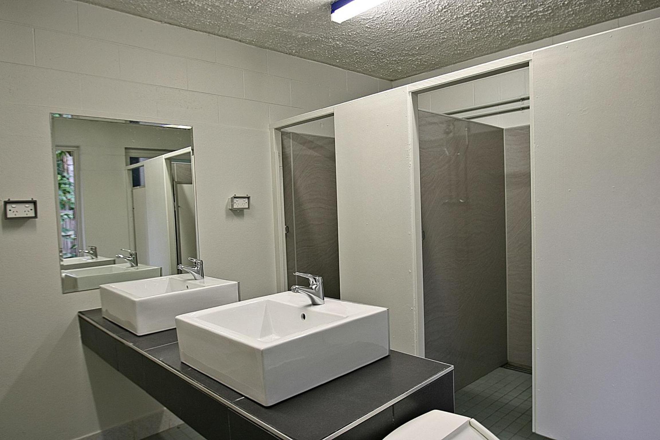 Standard Double Room with Shared Bathroom photo 3