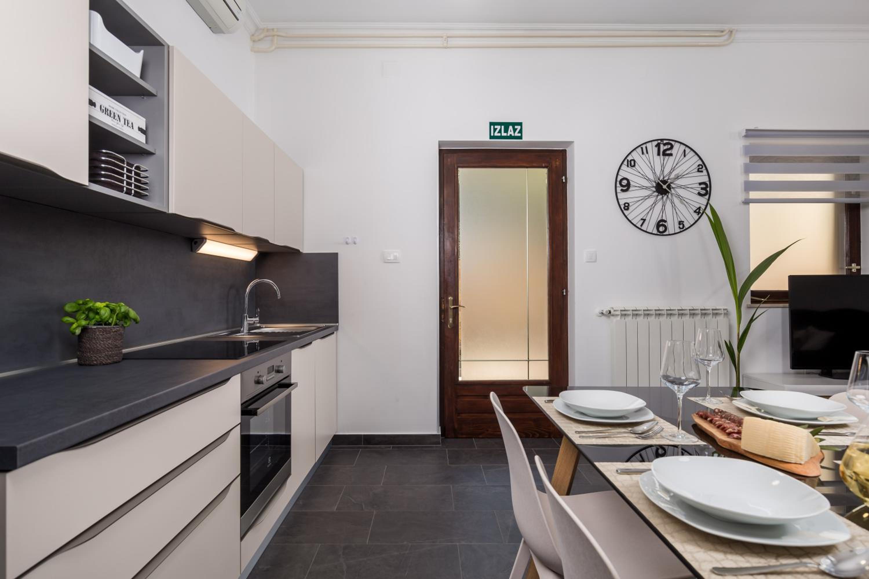 Superior Apartment photo 2
