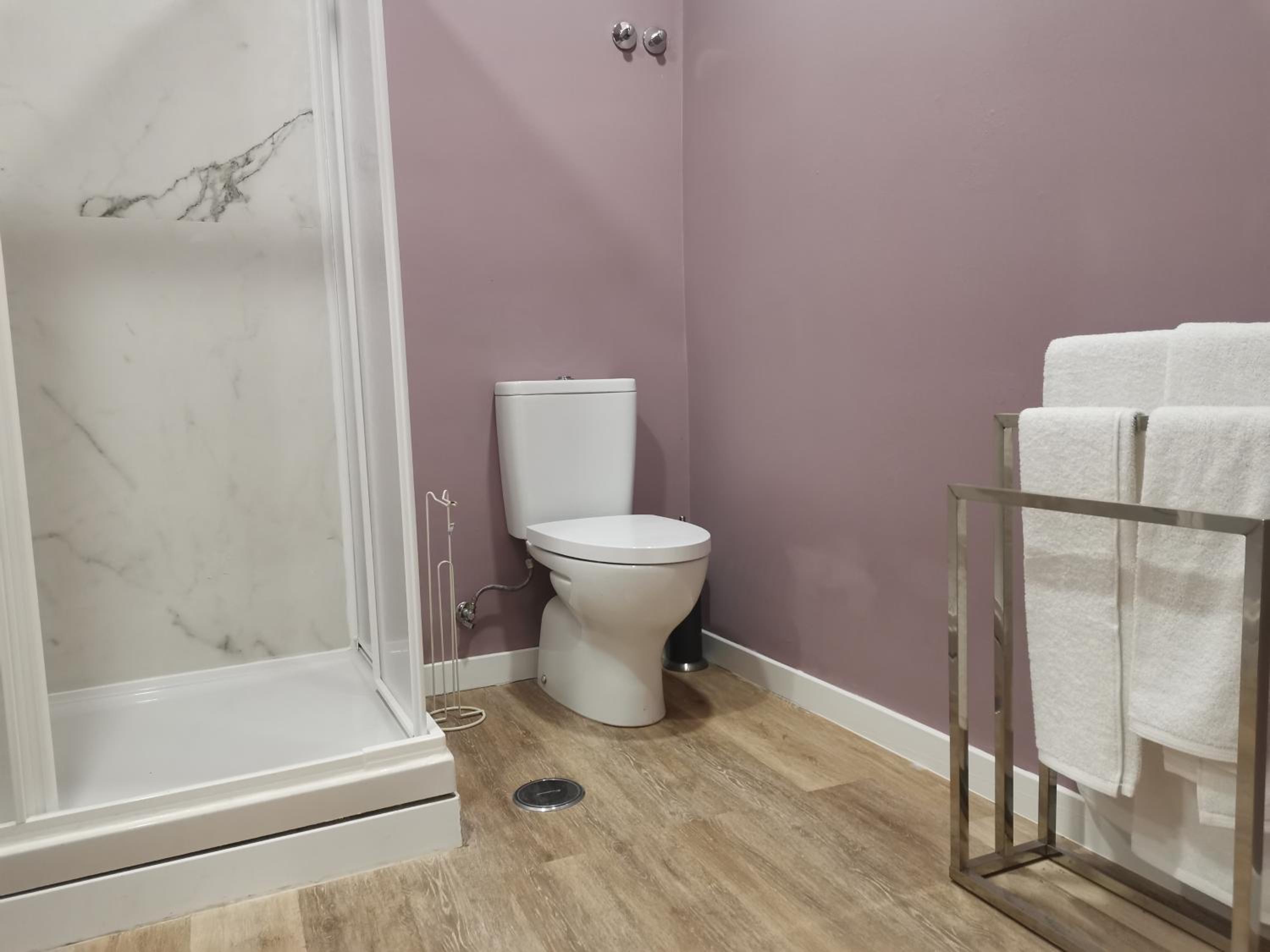 One-Bedroom Apartment - Photo 2