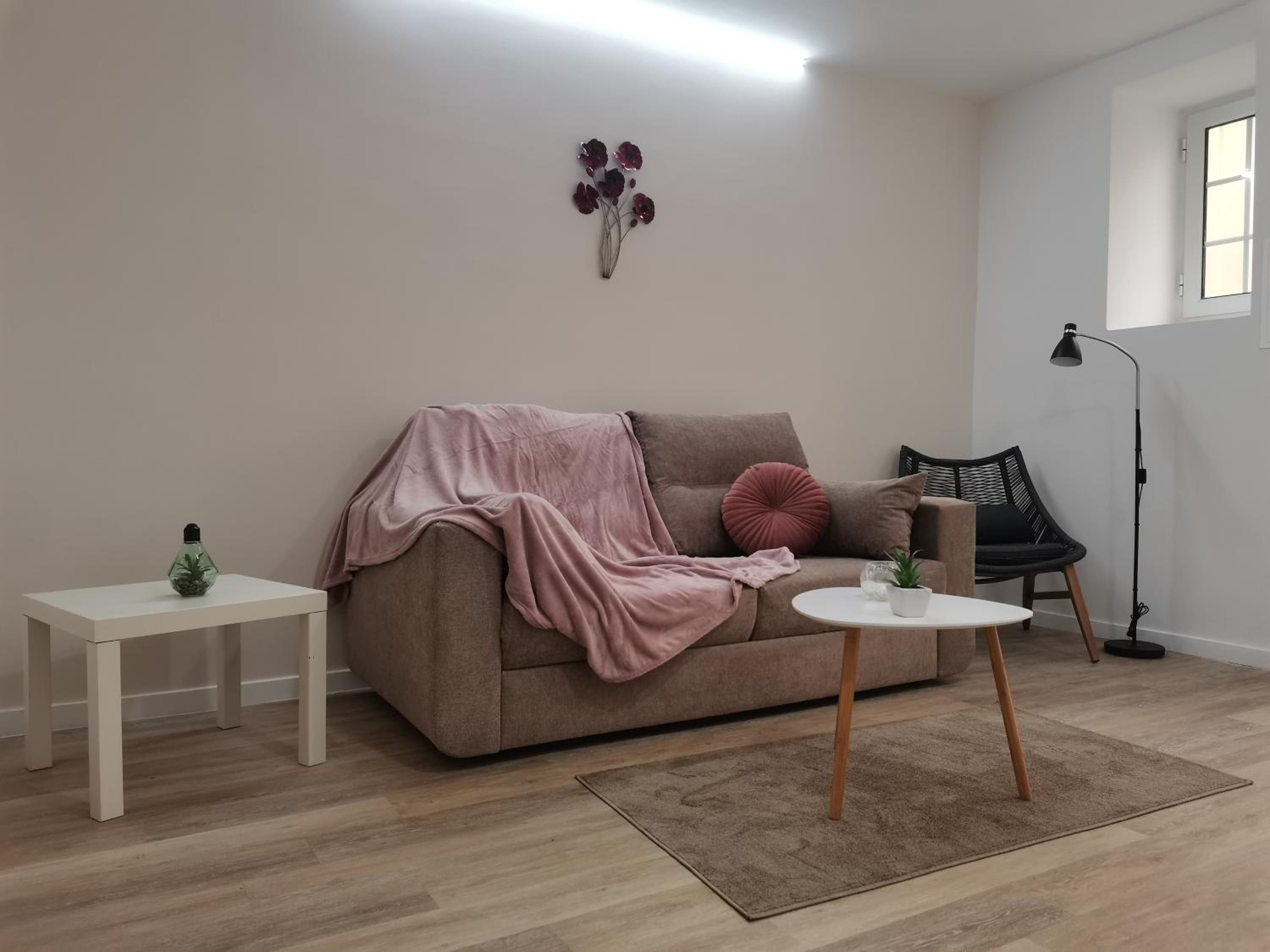 One-Bedroom Apartment - Photo 8