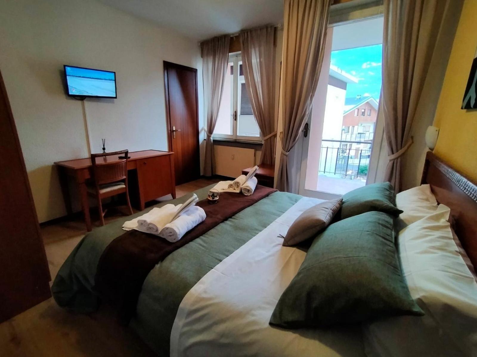 Double Room With Private Bathroom photo 1