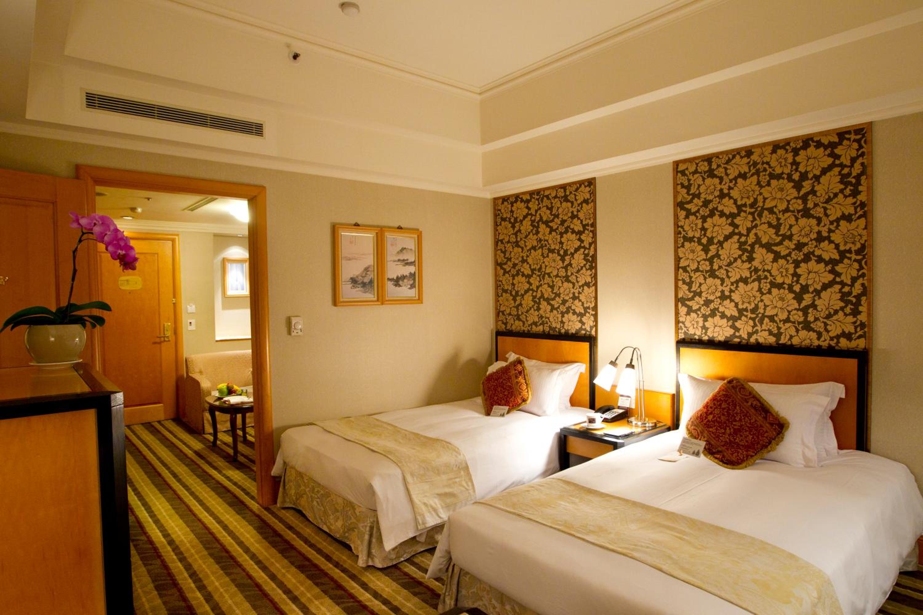 Deluxe Twin Room - Photo 2