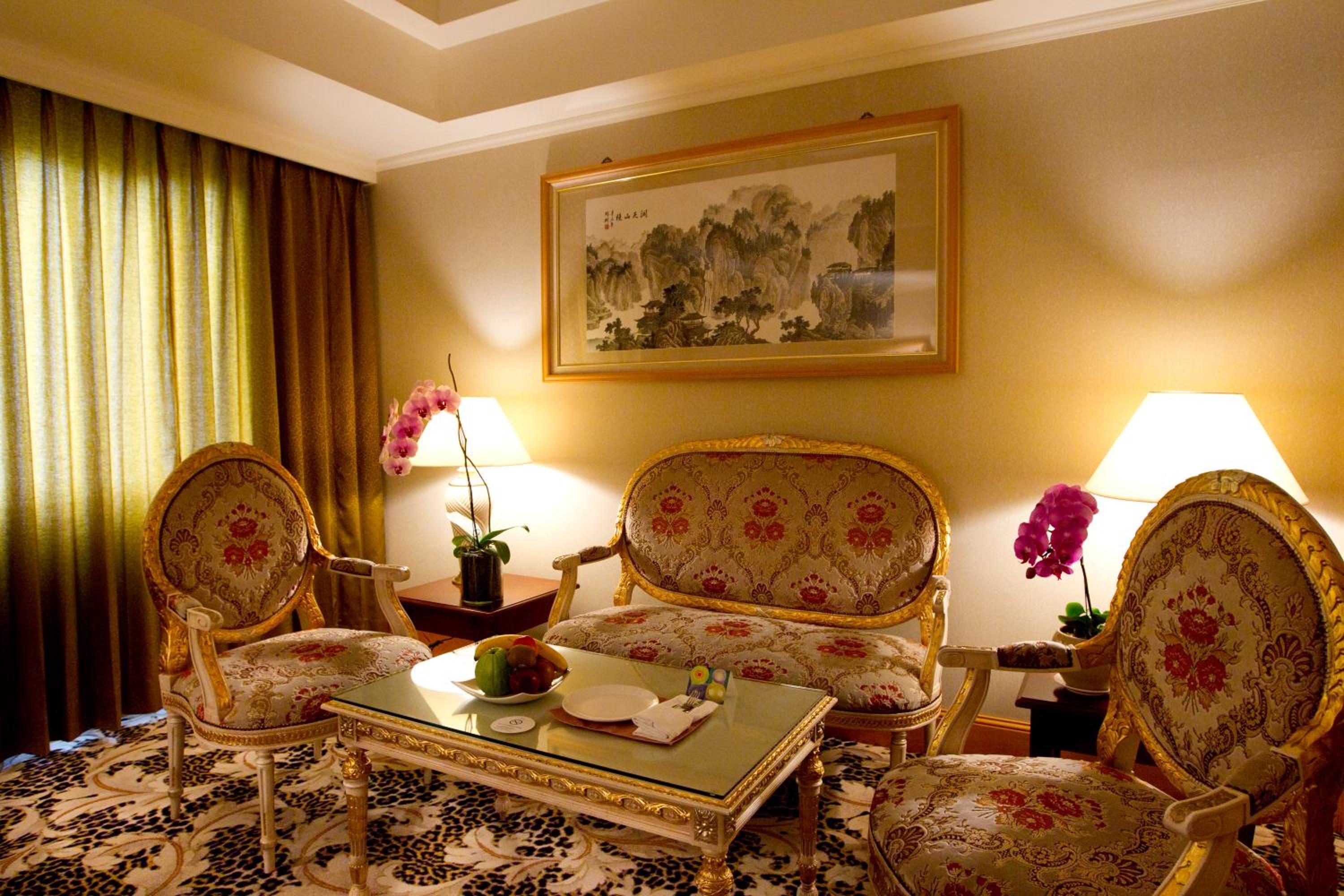 Premier Suite - Photo 8