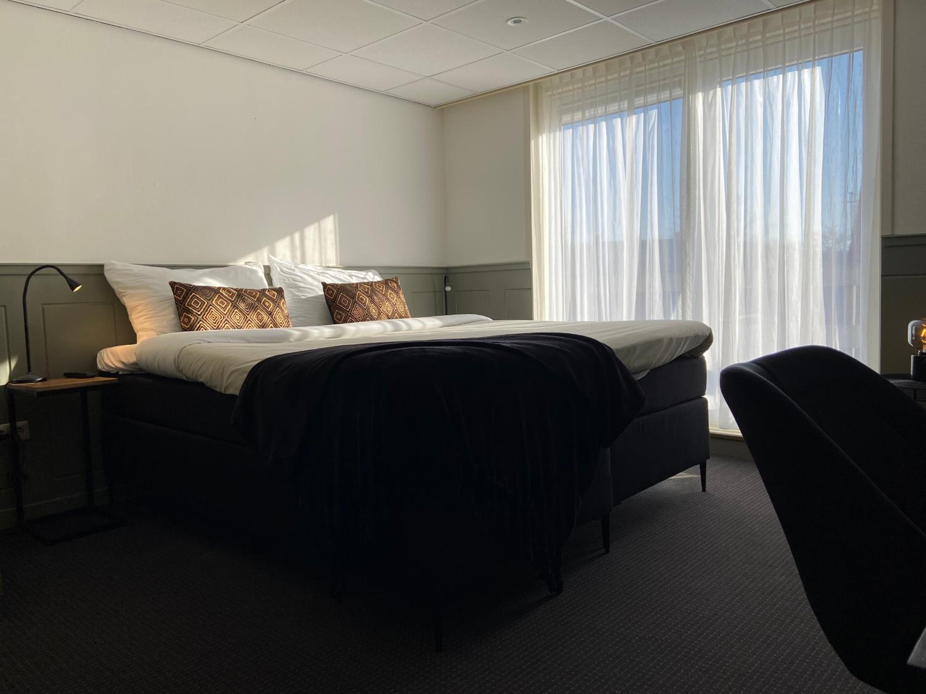 Standard Room With Balcony - Photo 2