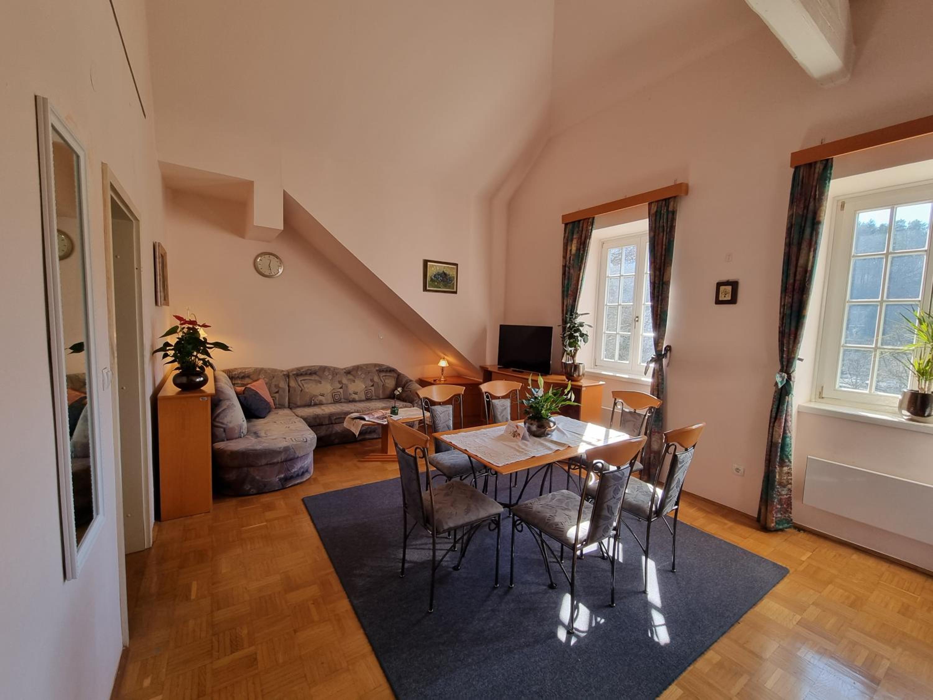 One-Bedroom Apartment photo 1