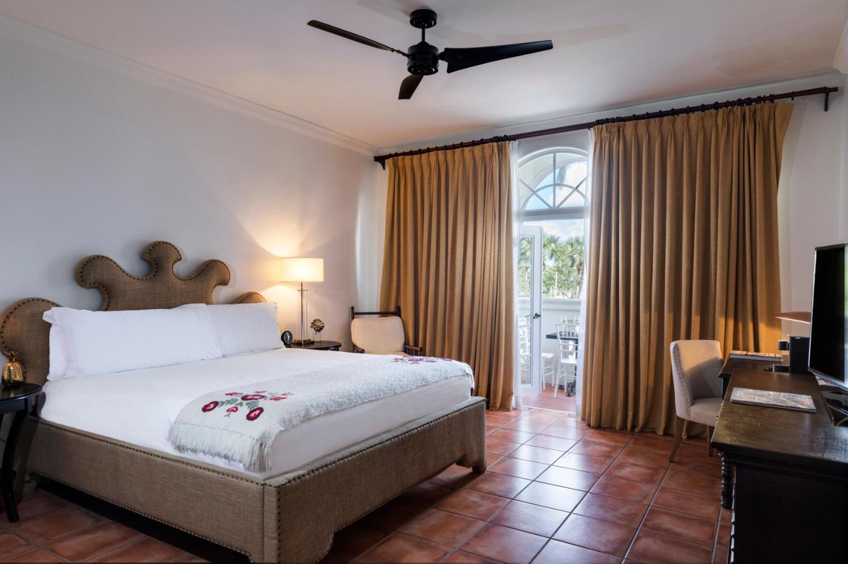 Studio King Suite with View - Photo 1