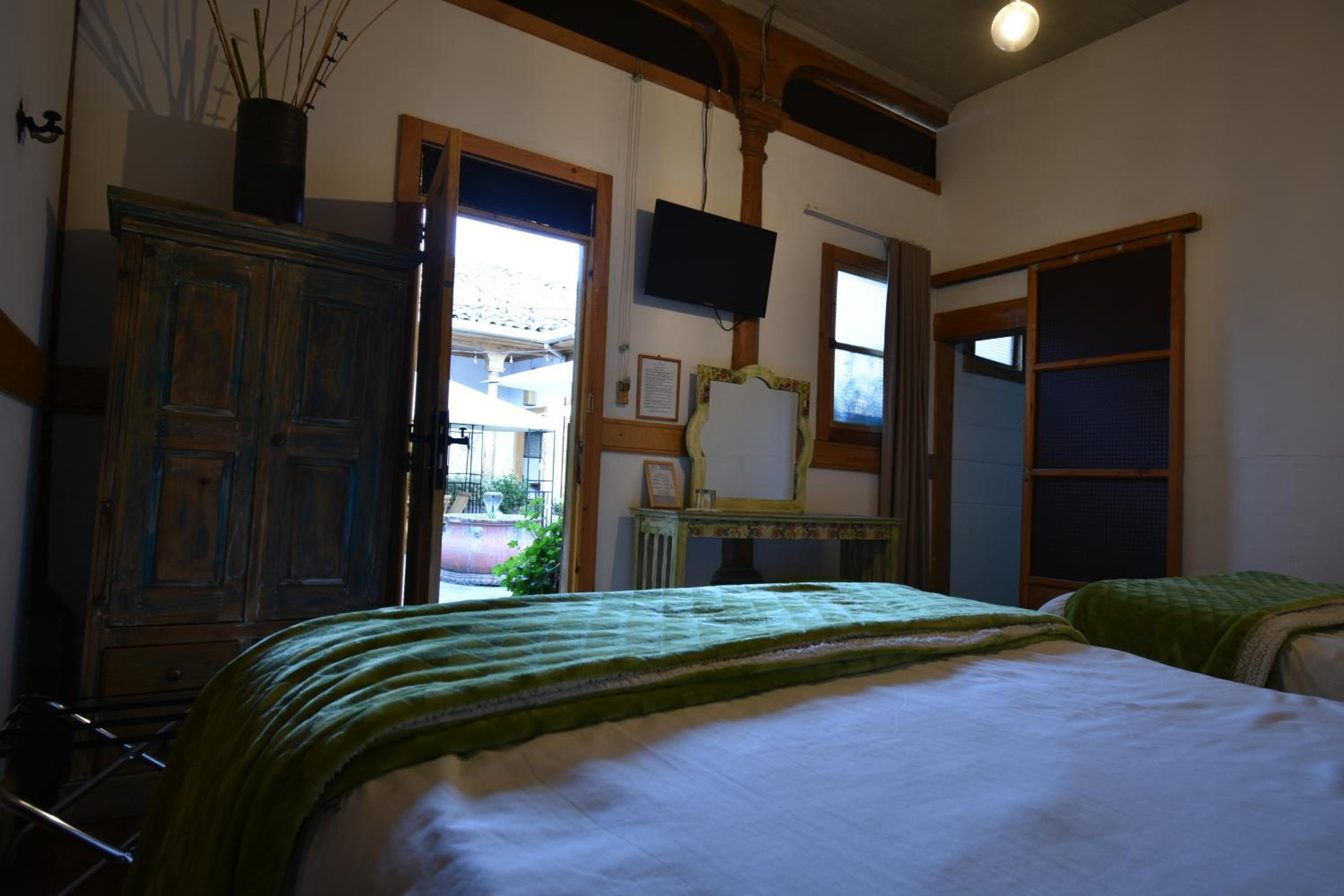 Double Room with Two Double Beds photo 2