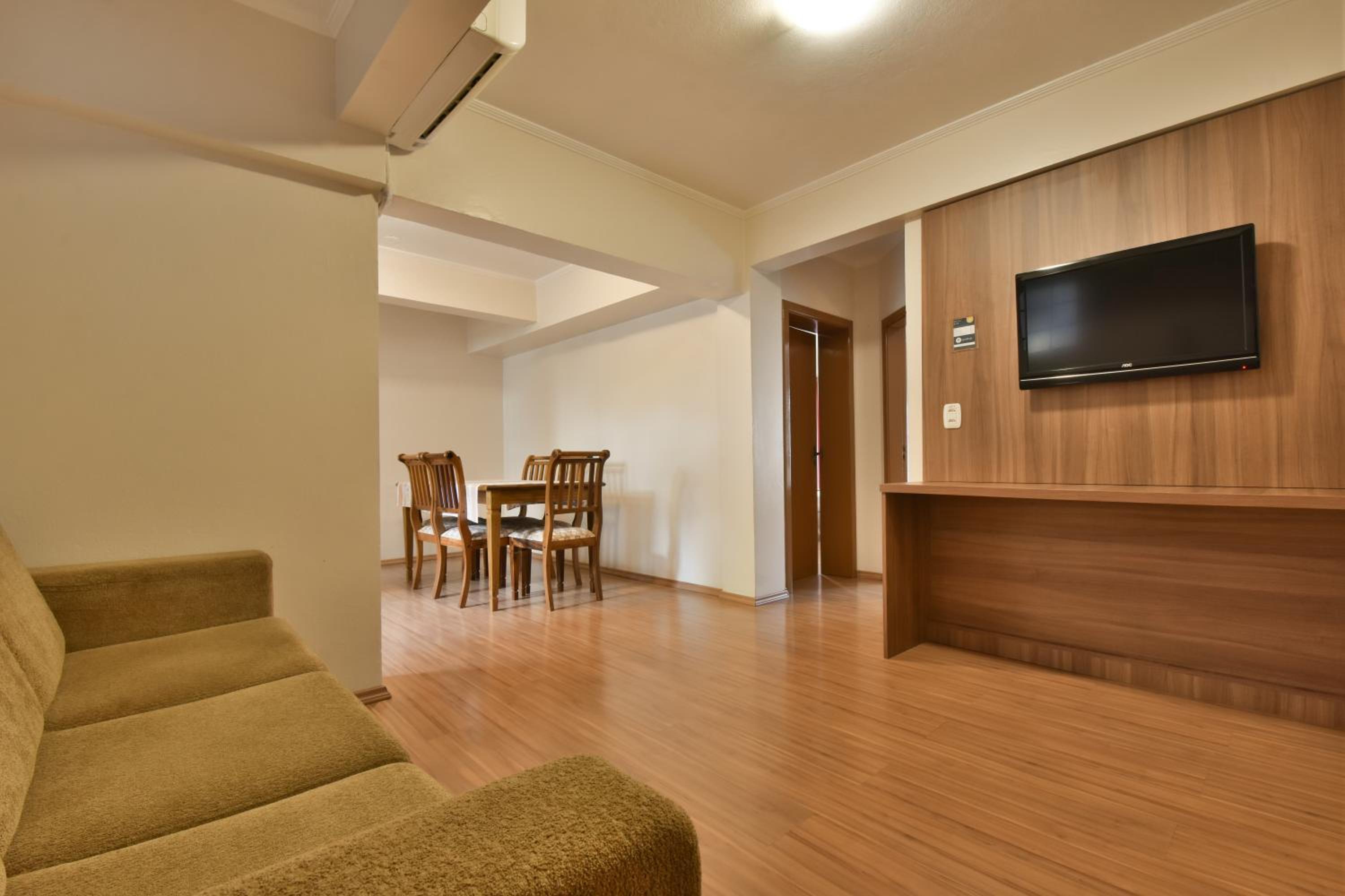 Superior Family Room photo 1