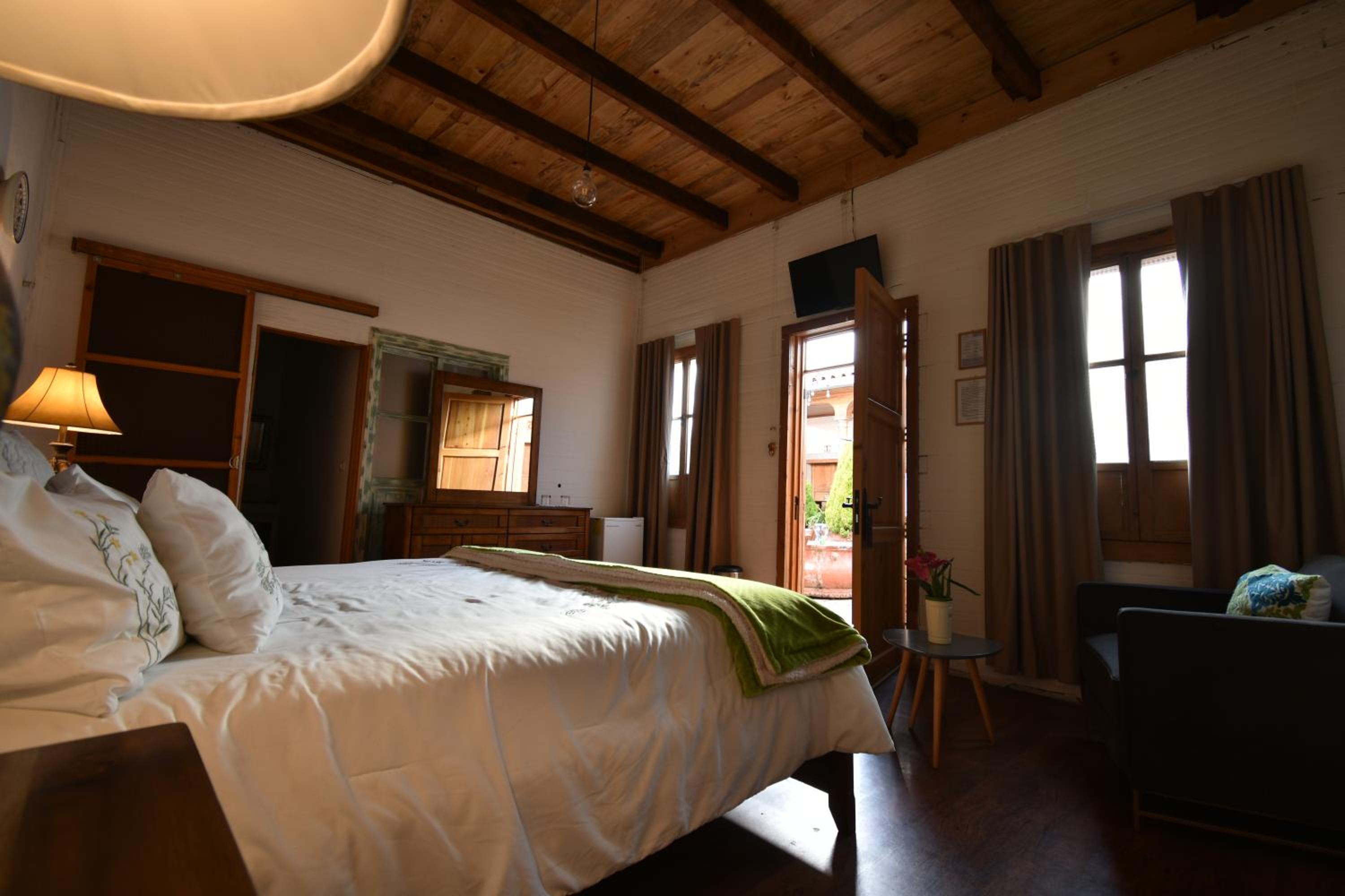 Deluxe Junior Suite photo 3