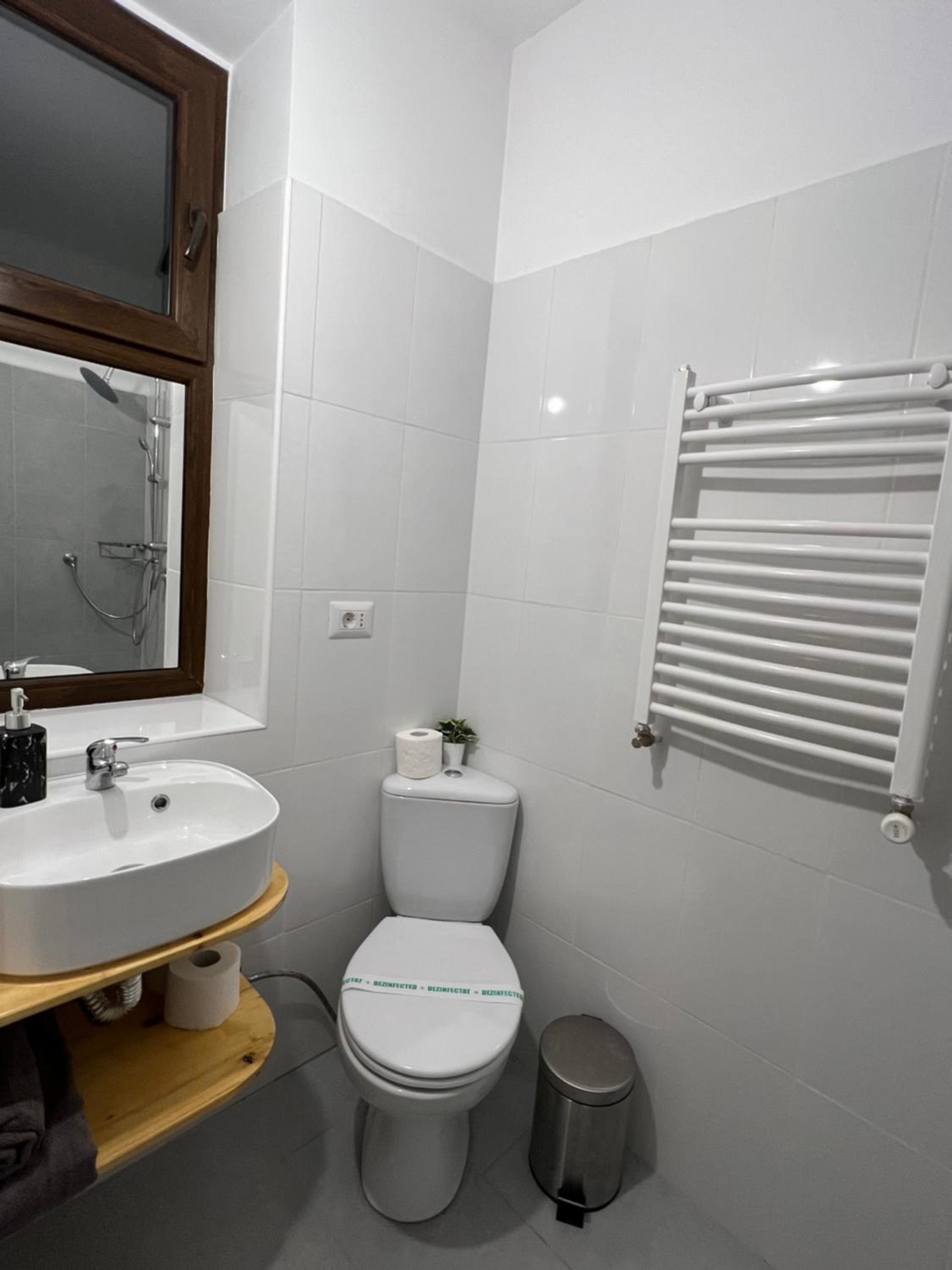 One-Bedroom Apartment - Photo 2