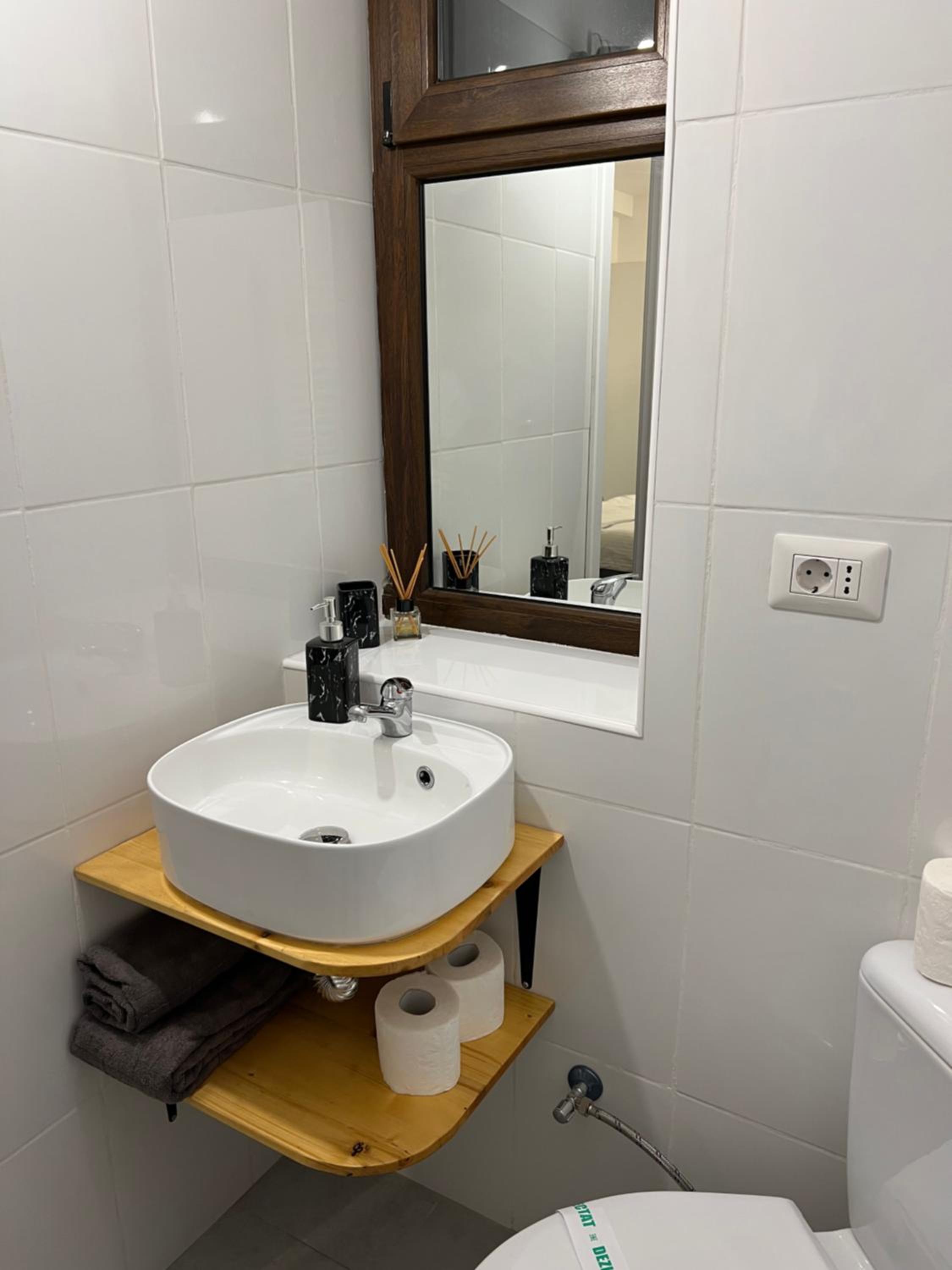 One-Bedroom Apartment - Photo 5