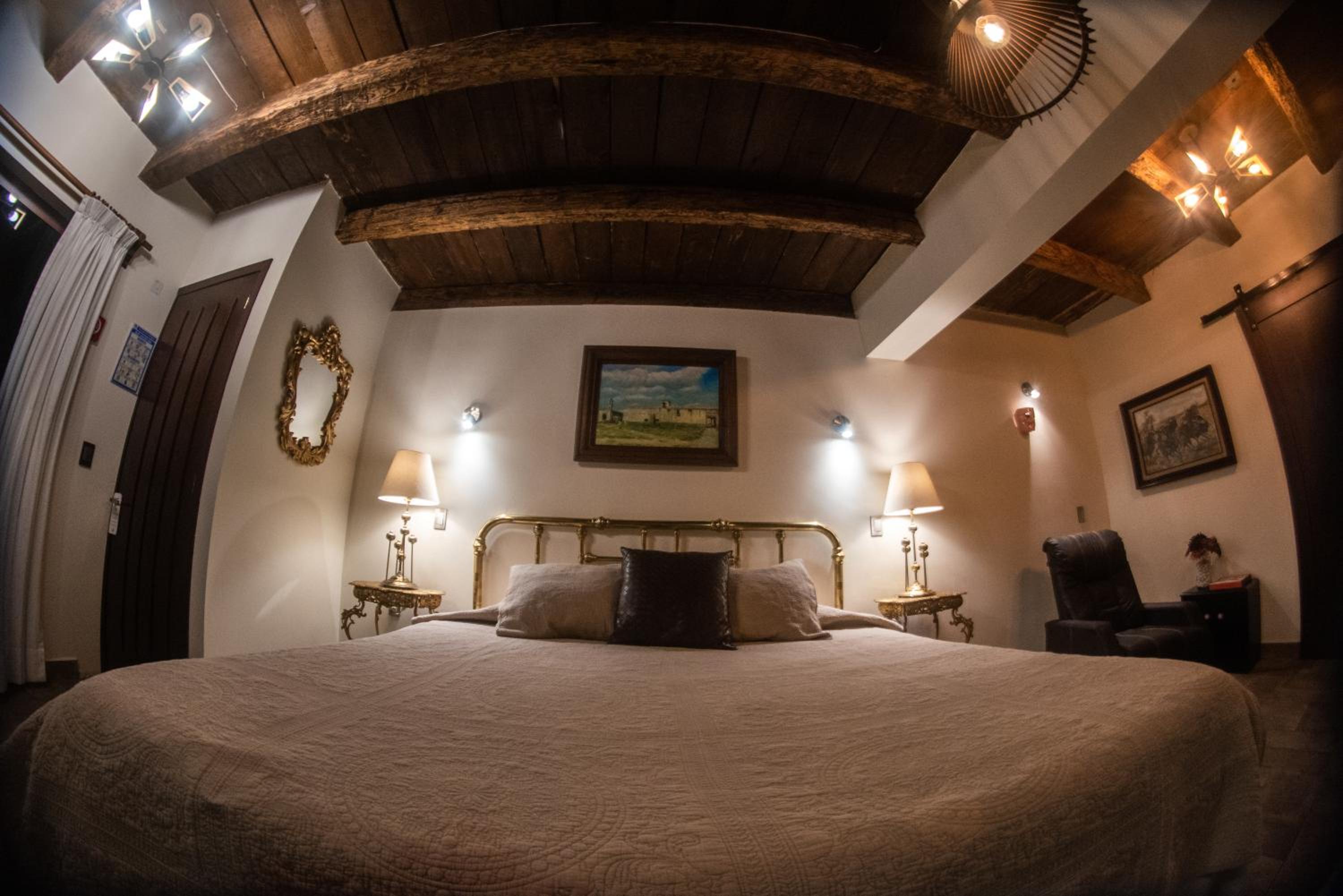 Queen Suite - Photo 6