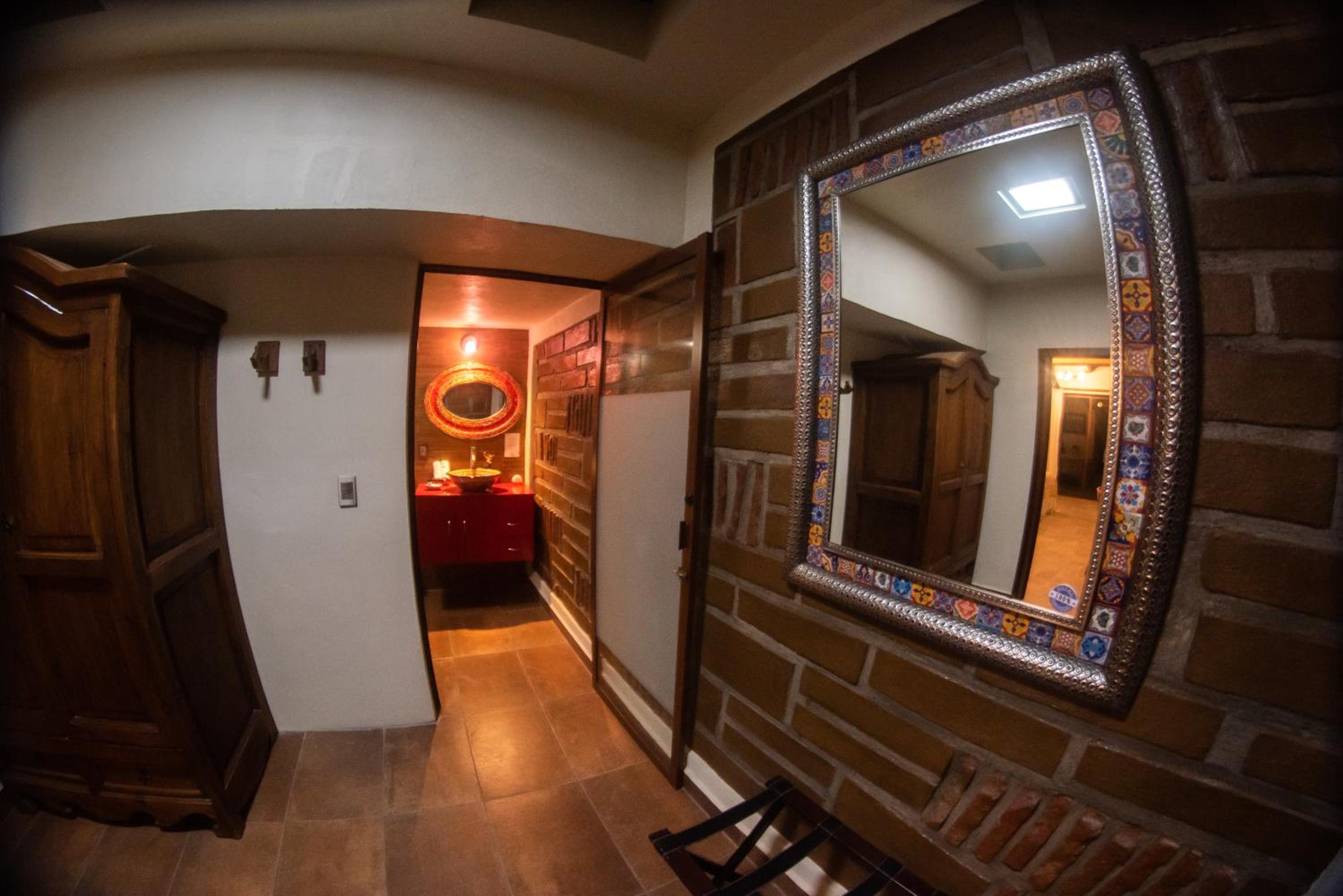 Queen Suite - Photo 4