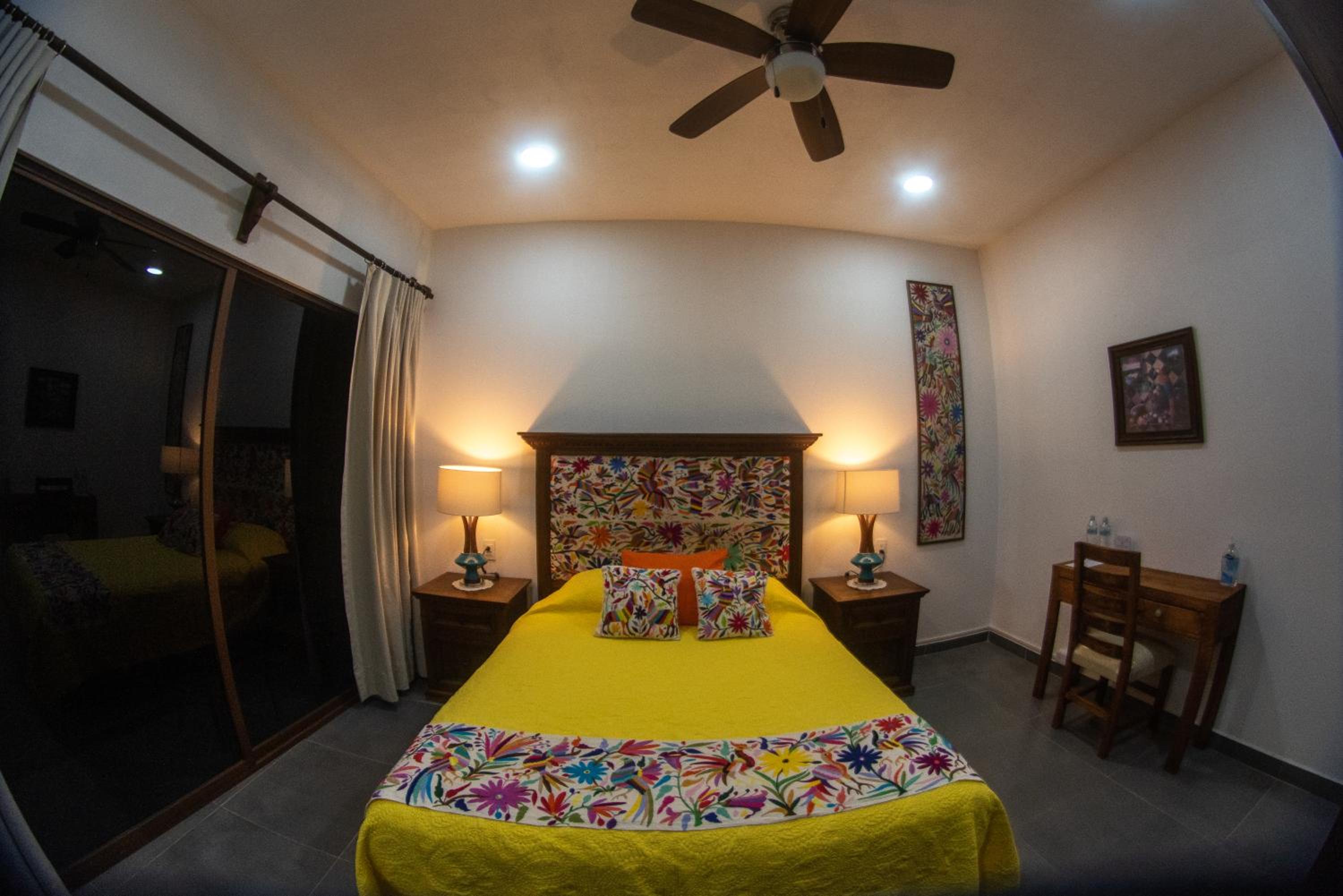 Deluxe Double Room with Balcony - Photo 8