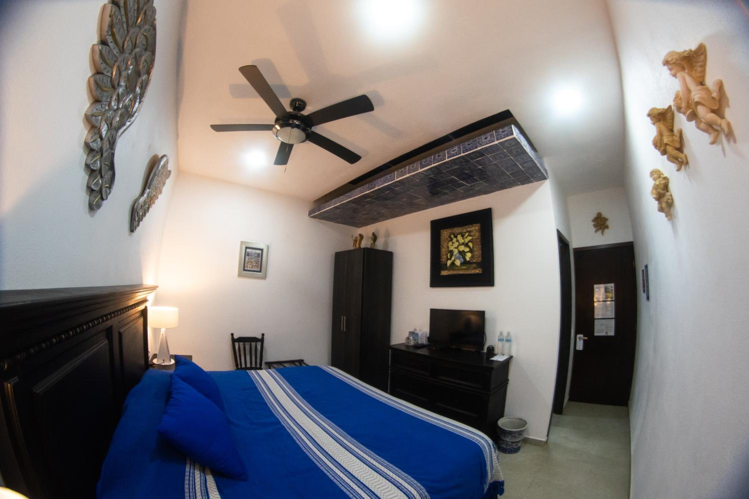 Deluxe Room - Photo 7