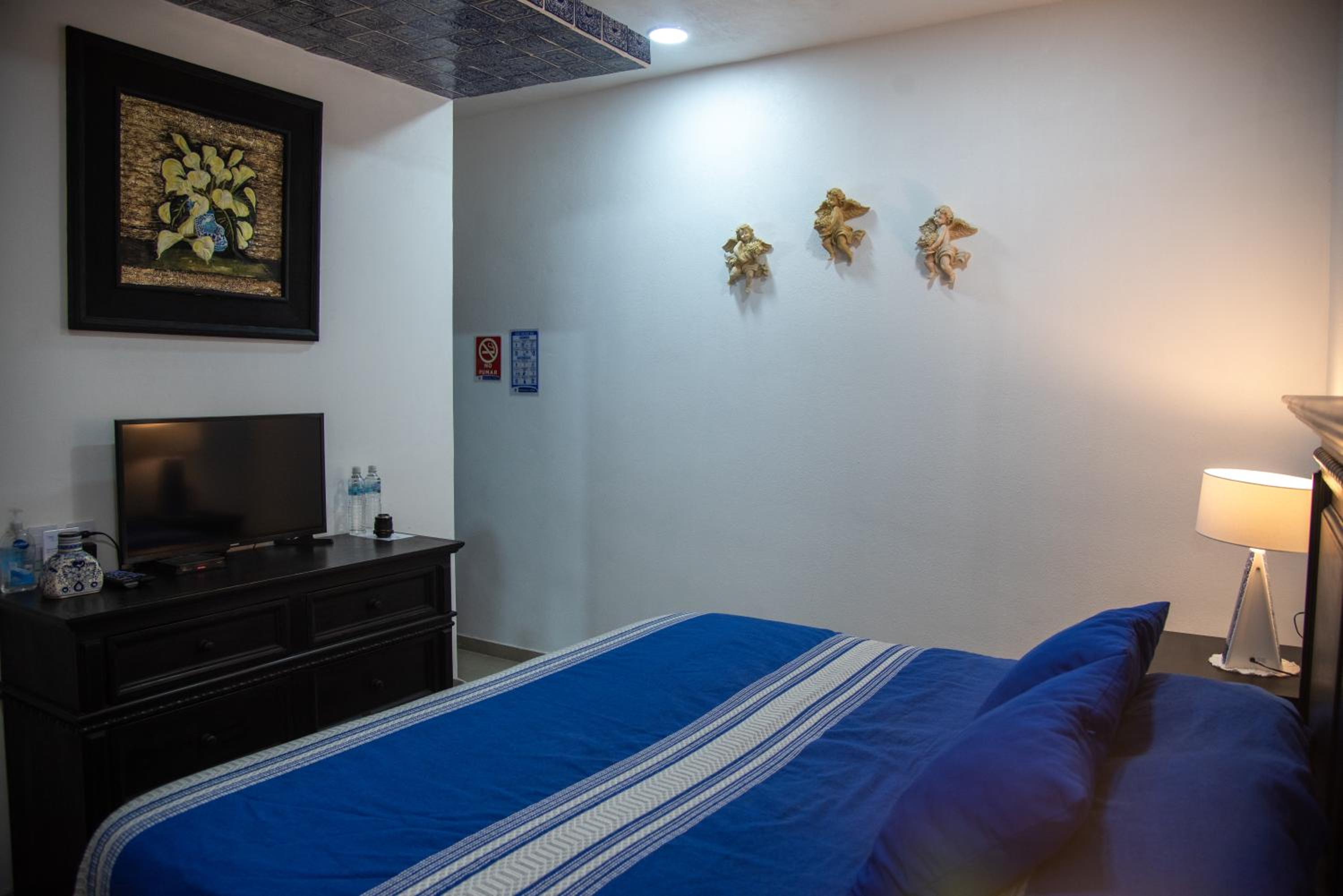 Deluxe Room - Photo 5