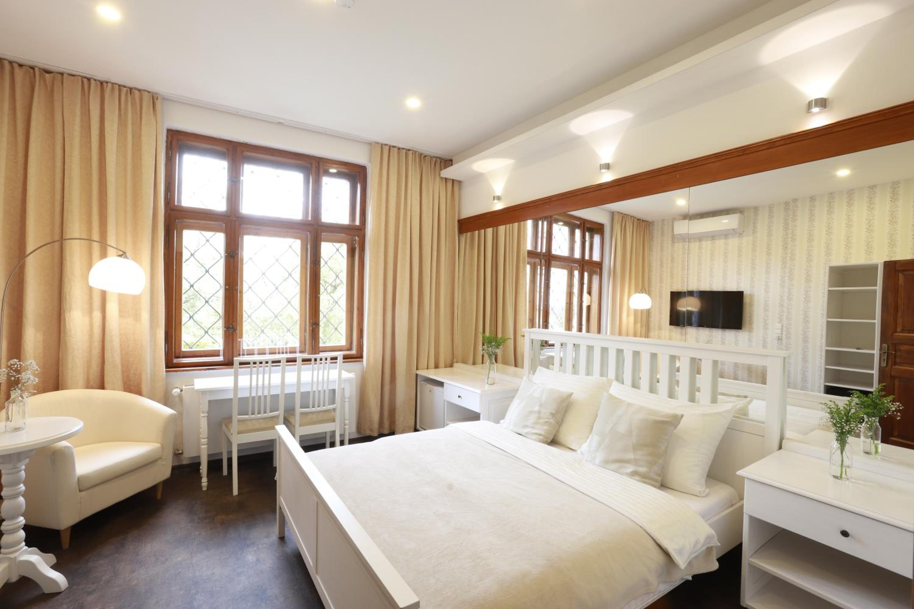 Deluxe Double Room with Garden View - Photo 1
