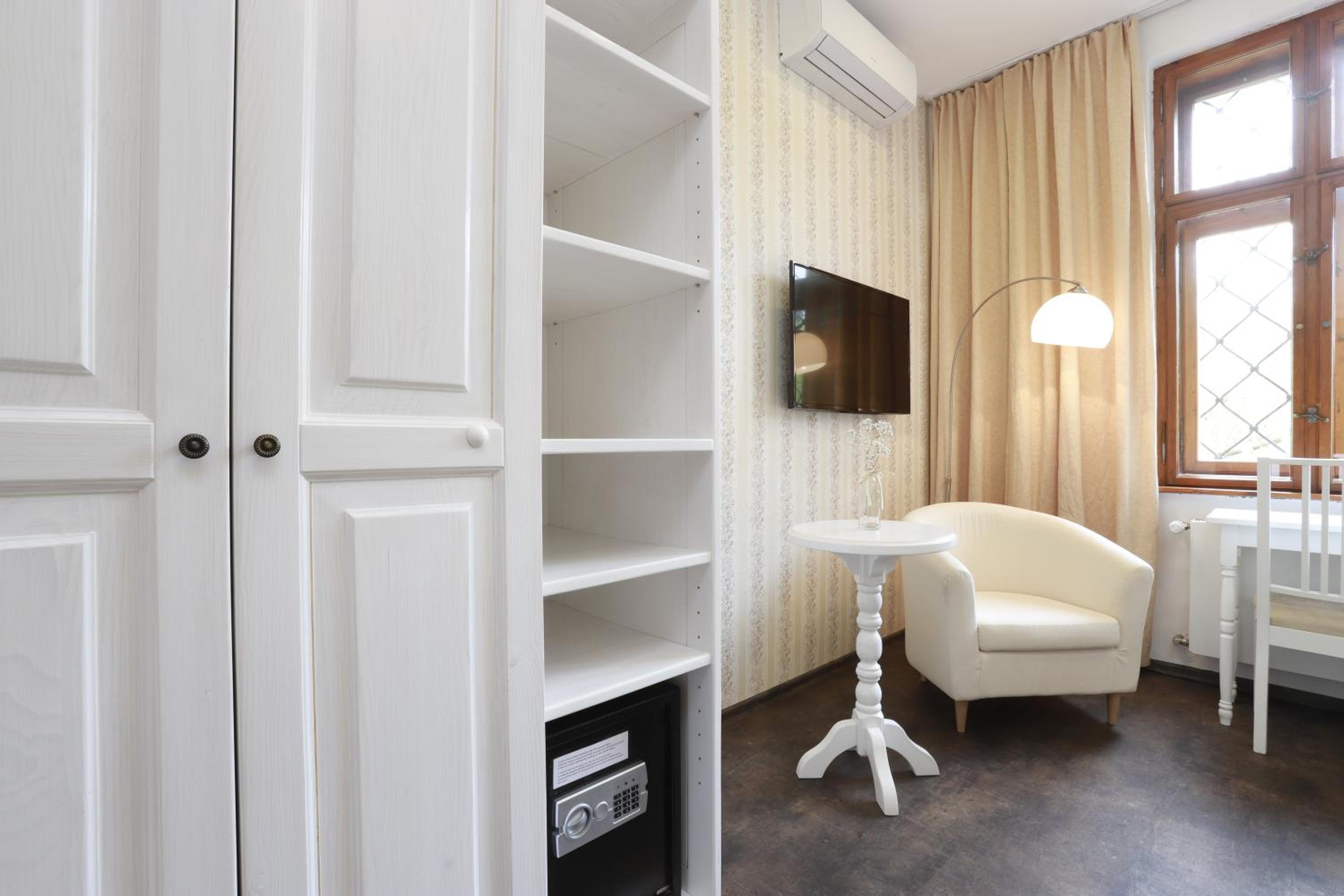 Deluxe Double Room with Garden View - Photo 2