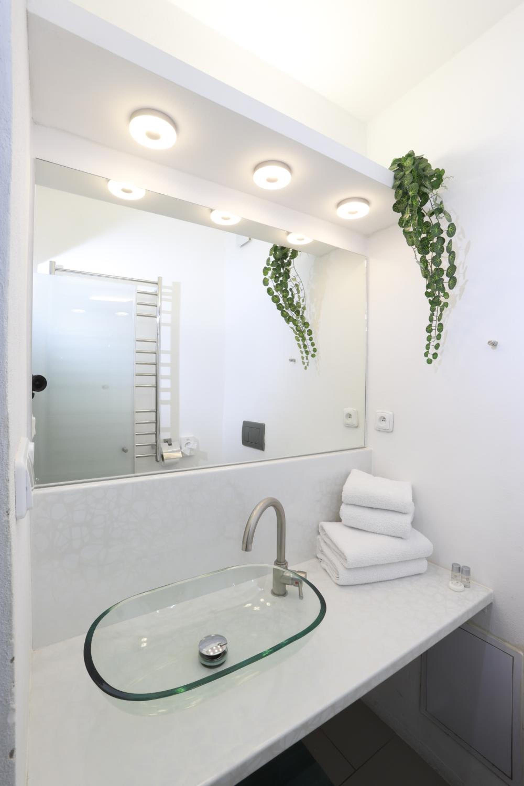 Deluxe Double Room with Garden View - Photo 4