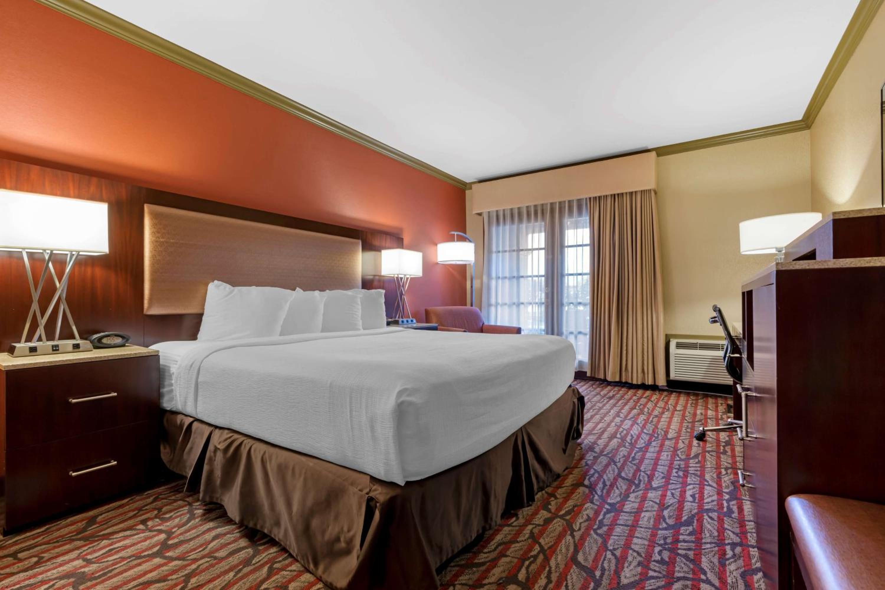 King Room - Non-Smoking - Photo 3