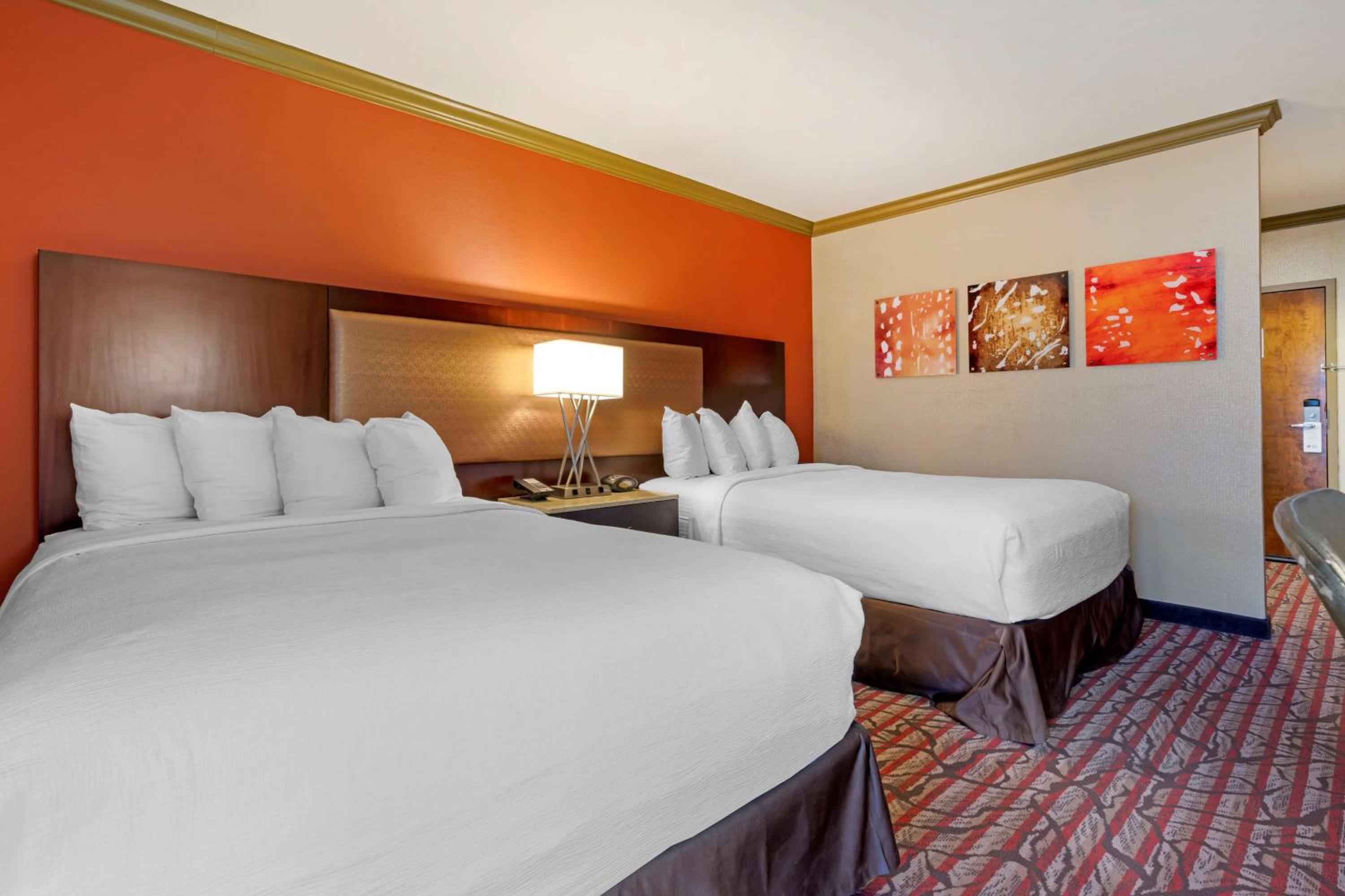Queen Room with Two Queen Beds and Walk-In Shower - Mobility Accessible/Non-Smoking - Photo 3