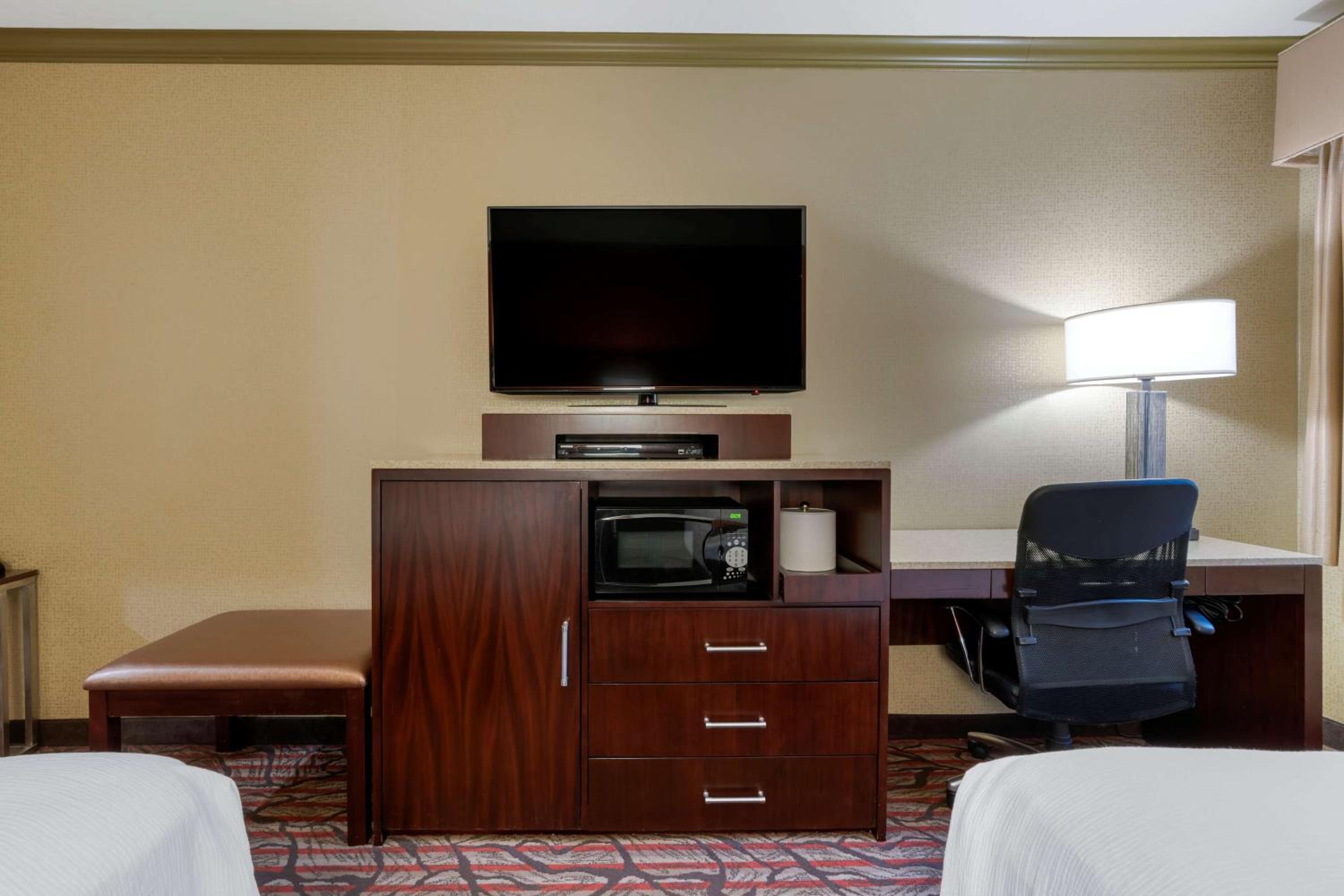 Queen Room with Two Queen Beds and Walk-In Shower - Mobility Accessible/Non-Smoking - Photo 5