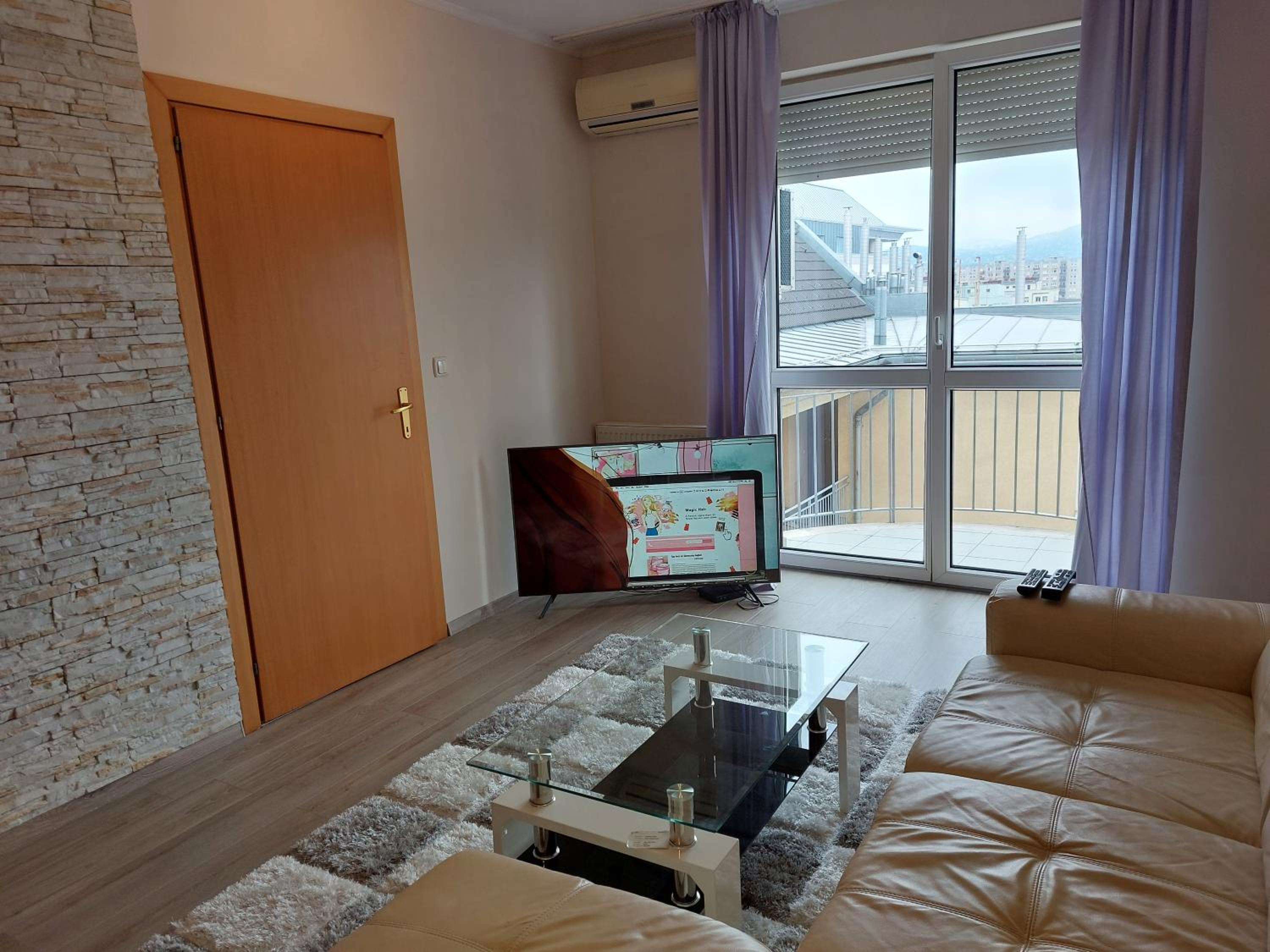 One-Bedroom Apartment - Photo 8