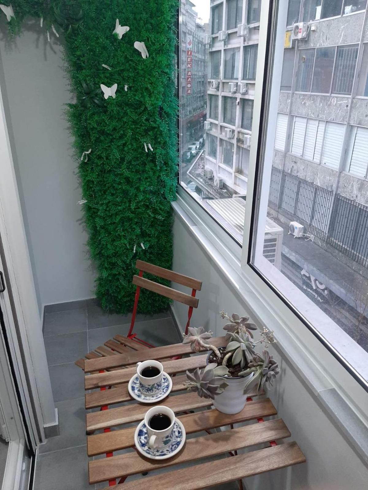 One-Bedroom Apartment - Photo 2