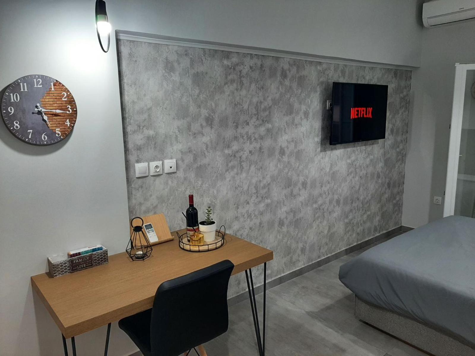 One-Bedroom Apartment - Photo 27