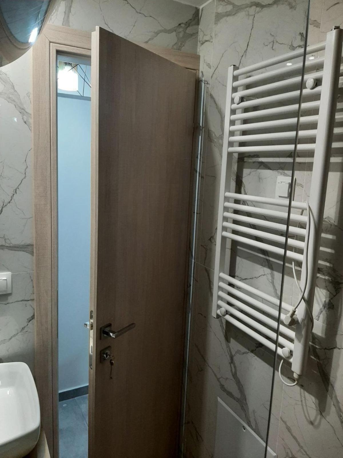 One-Bedroom Apartment - Photo 33