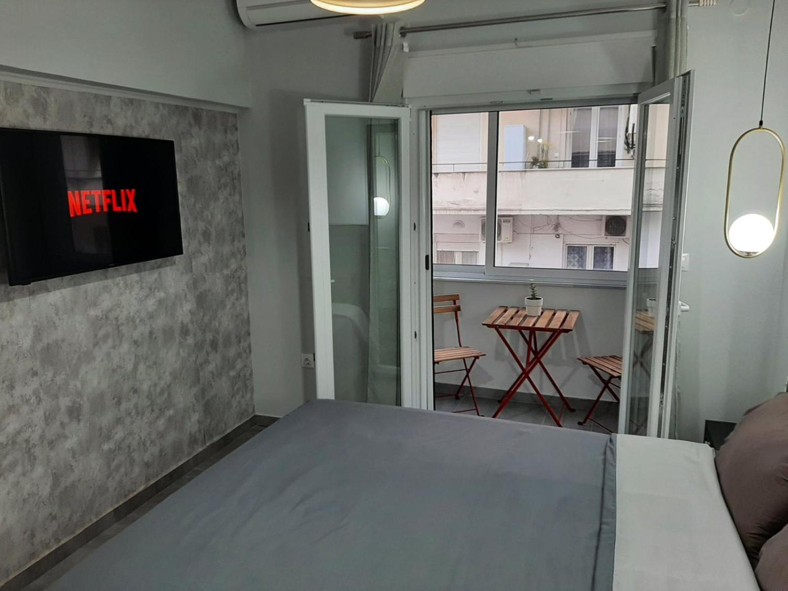 One-Bedroom Apartment - Photo 1