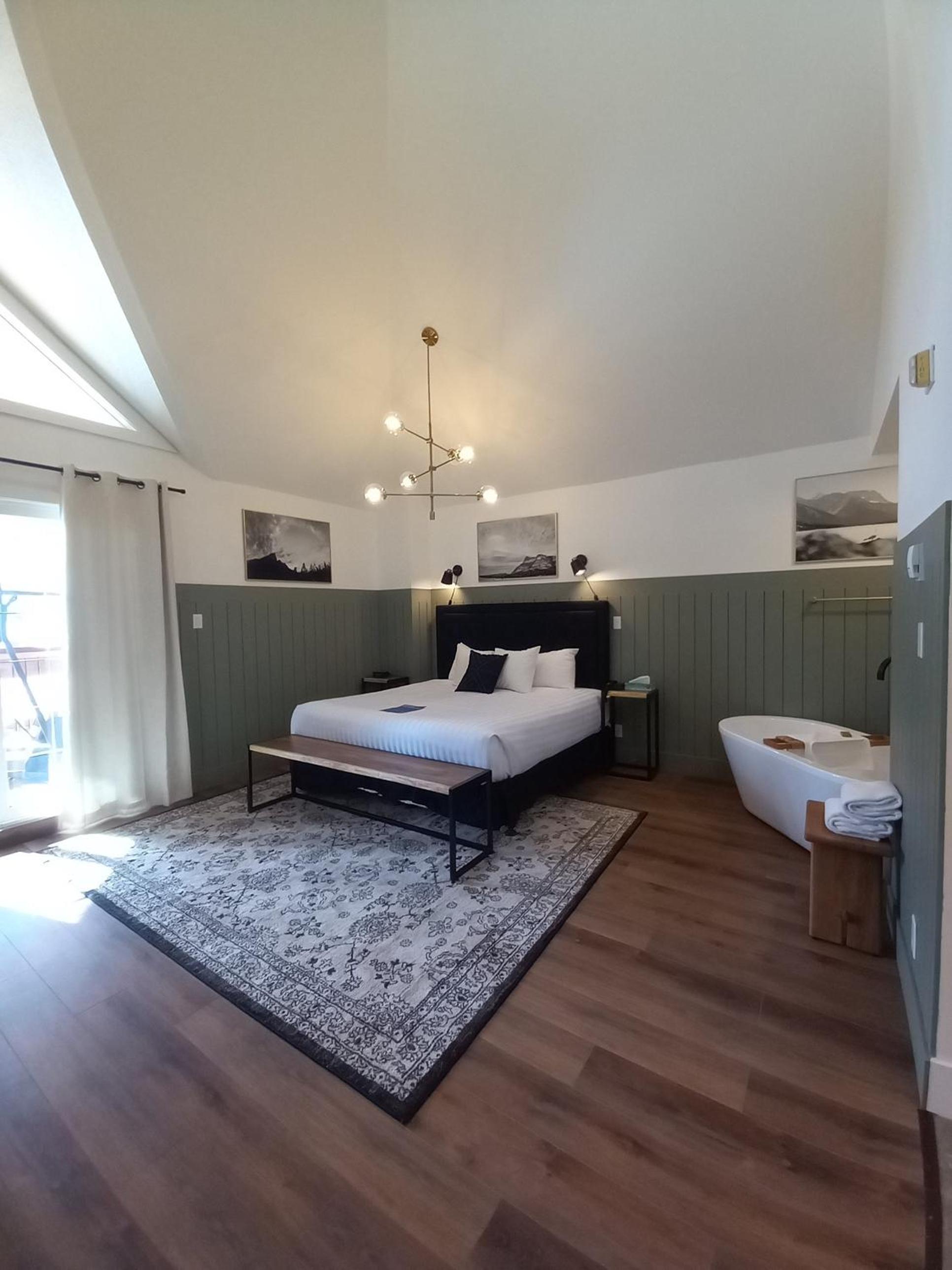 One-Bedroom King Suite photo 2