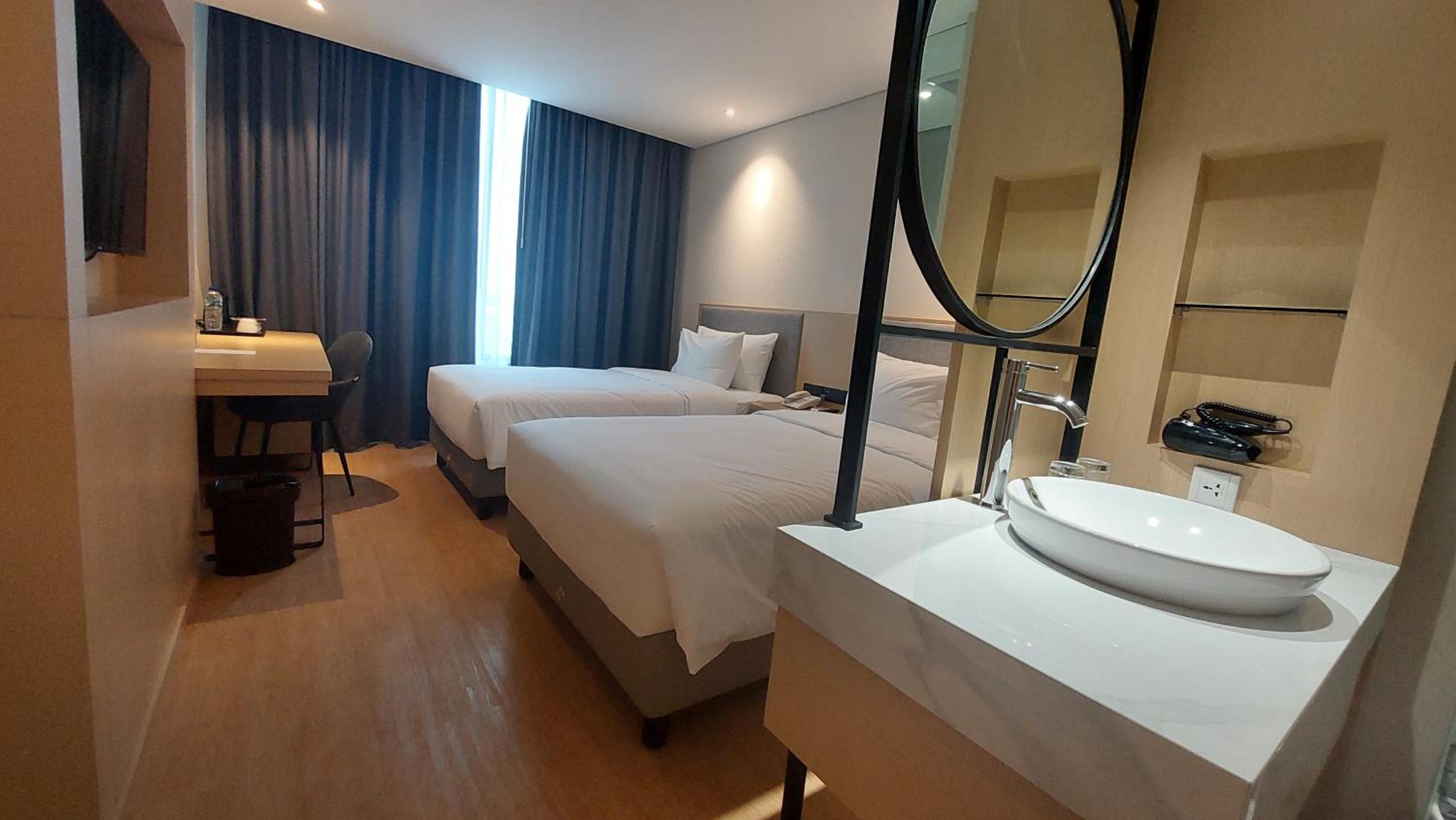 Deluxe Twin Room - Photo 8